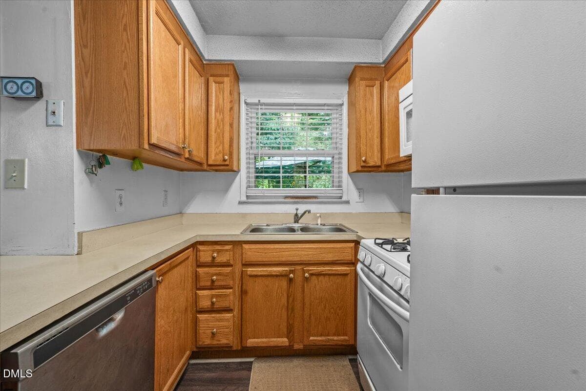 34-4700 Blue Bird Ct b-34 - 4700 Blue Bird Court B, Raleigh, NC 27606, Raleigh