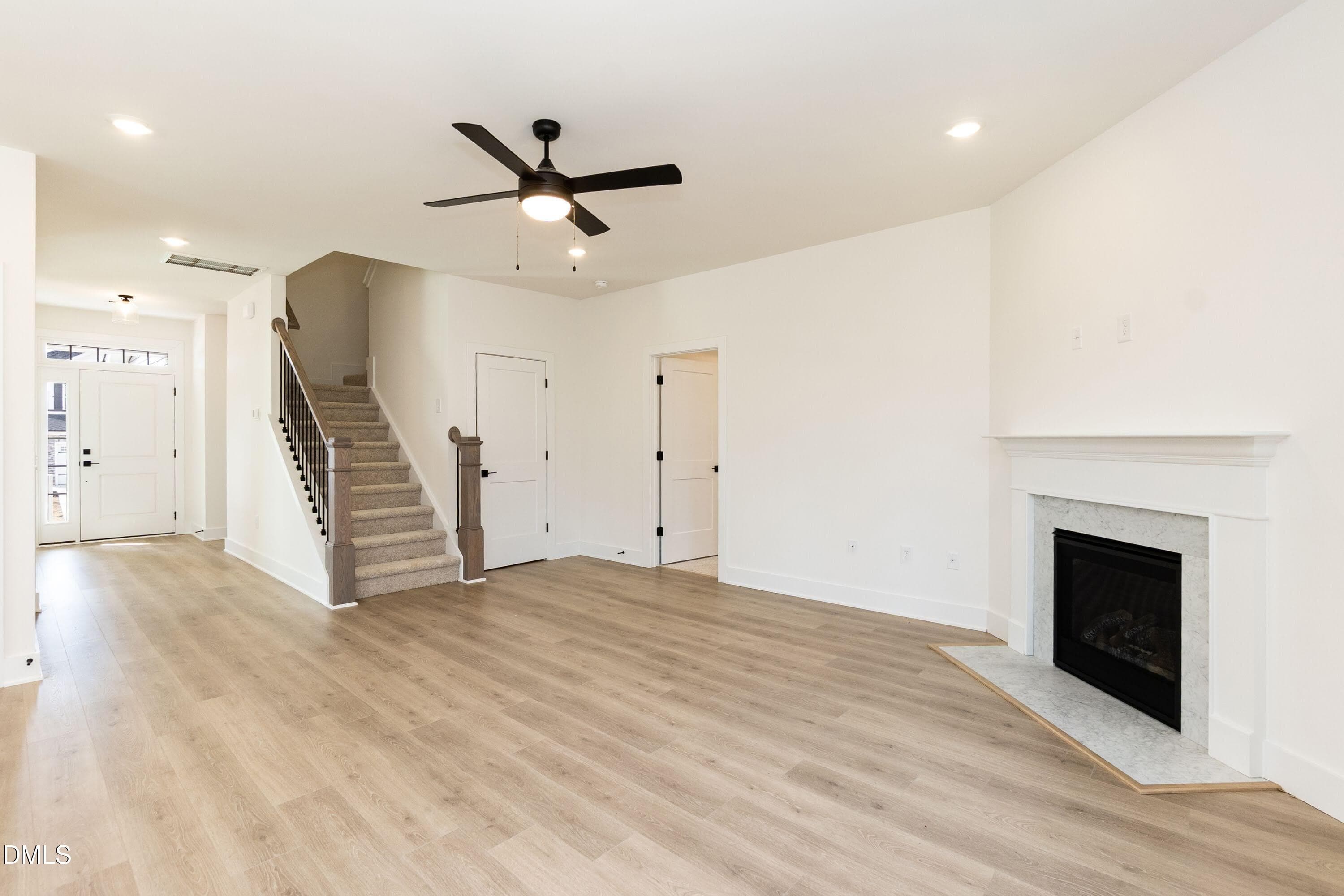 Living 01 - 611 Melrose Court, Sanford, NC 27330, Sanford