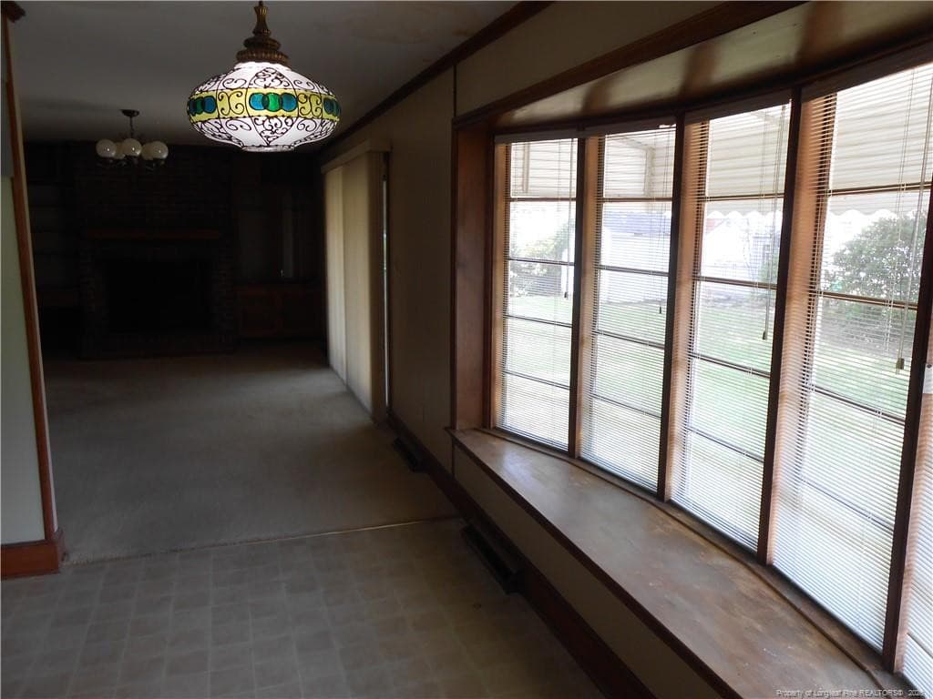 Eat-in Area/Bay Window - 305 W 32 Street, Lumberton, NC 28358