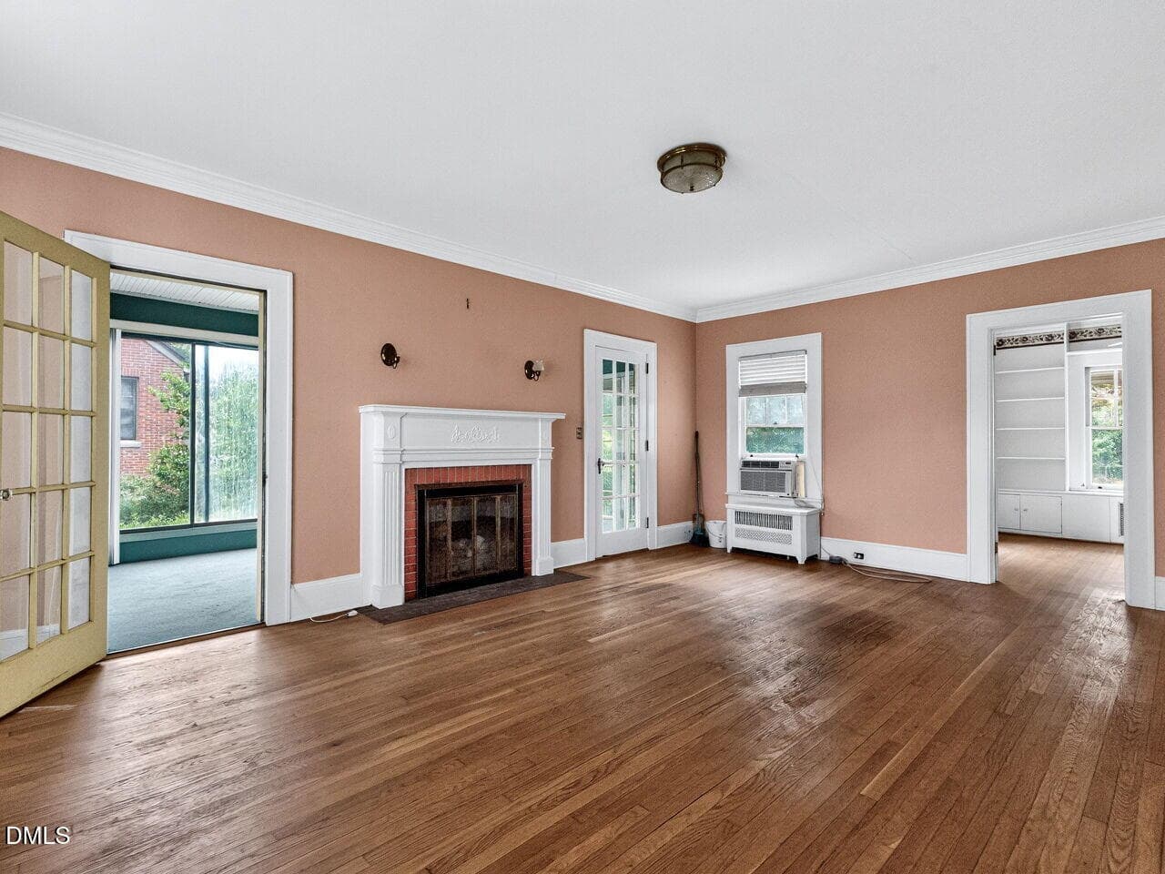008-1280x960-living-room - 1509 Caswell Street, Raleigh, NC 27608, Raleigh