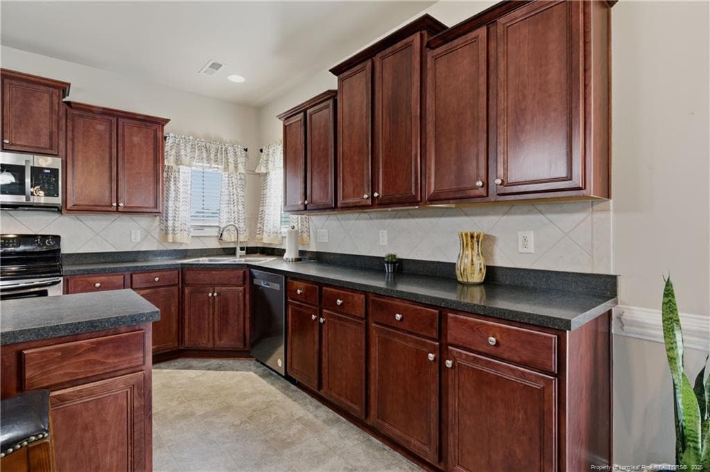 Photo 14 - 3608 Castlefield Lane, Fayetteville, NC 28306, Fayetteville