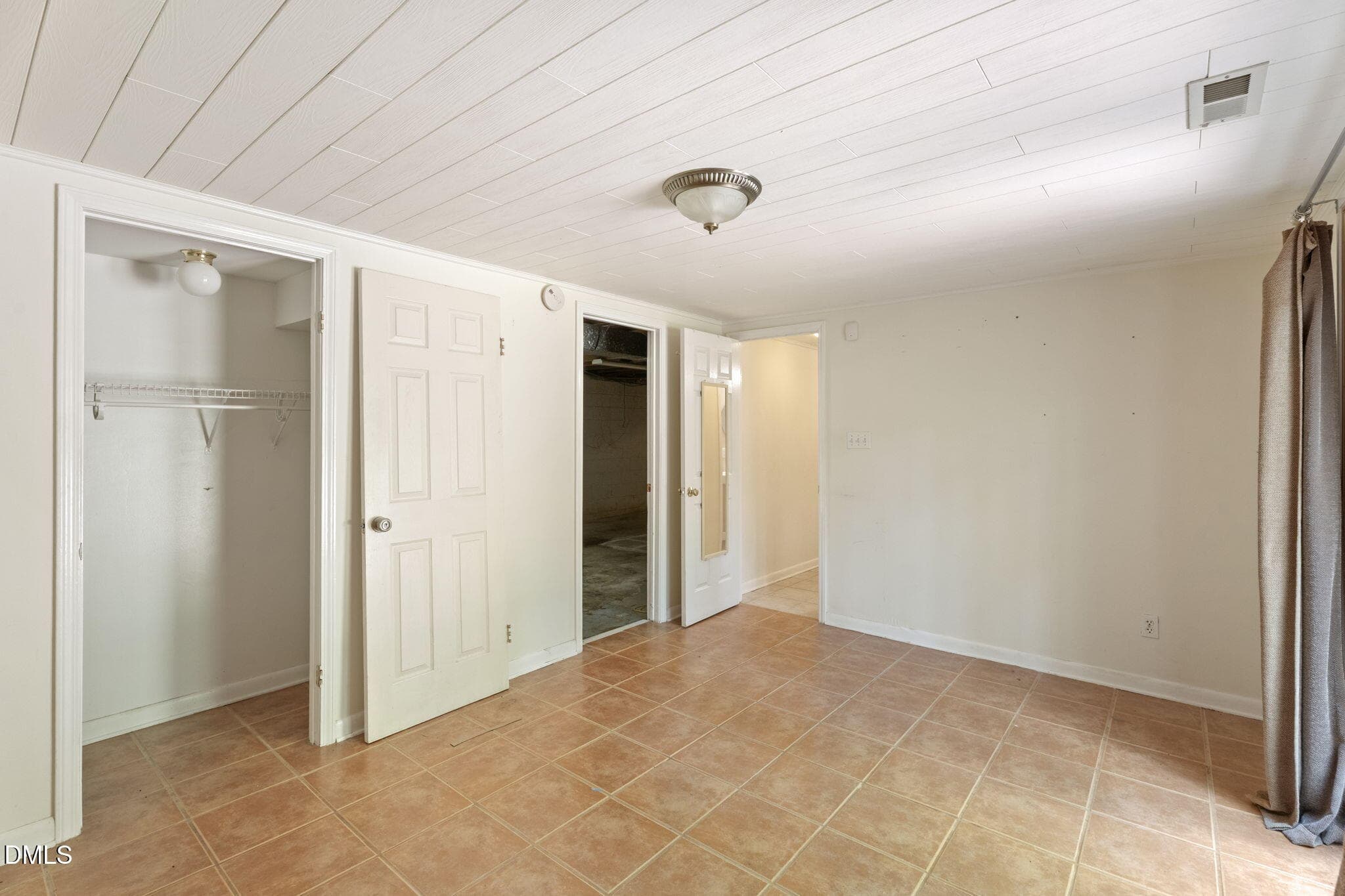 24-web-or-mls-DSC09752 - 4419 Laurel Hills Road, Raleigh, NC 27612, Raleigh
