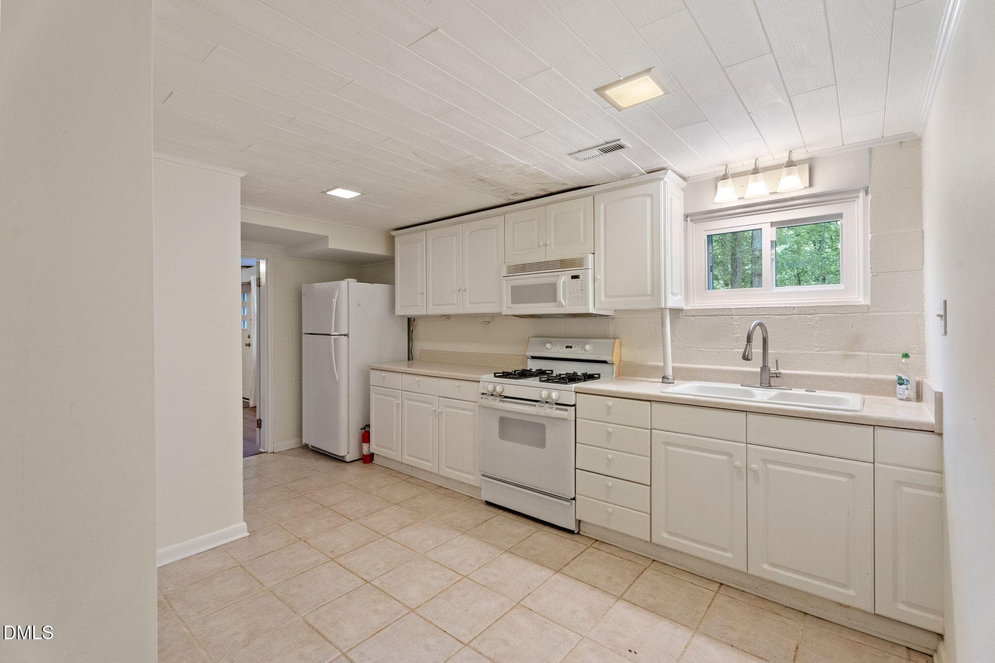 28-web-or-mls-DSC09782 - 4419 Laurel Hills Road, Raleigh, NC 27612, Raleigh
