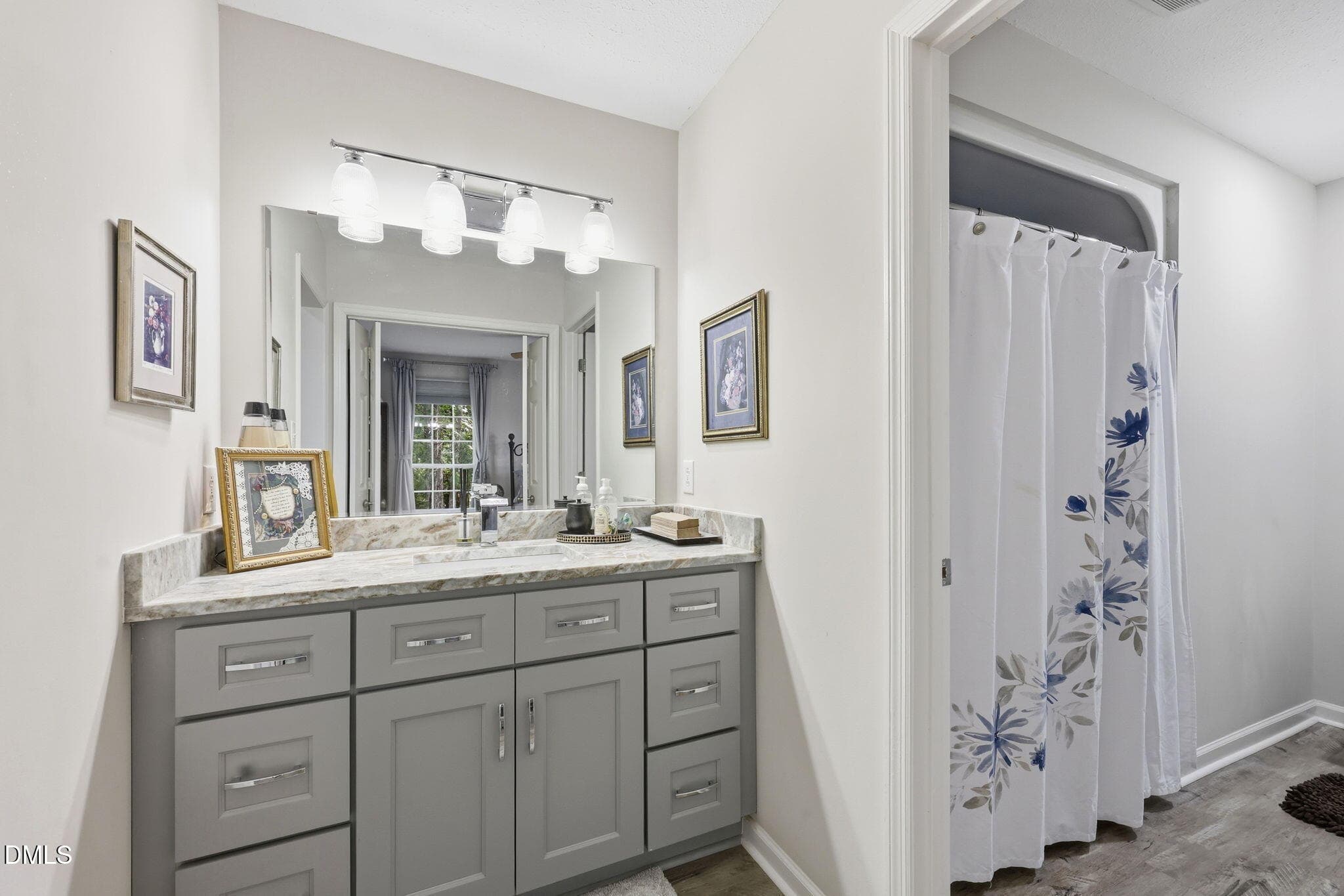 Guest Vanity - 122 Line Boat Lane, Swansboro, NC 28584