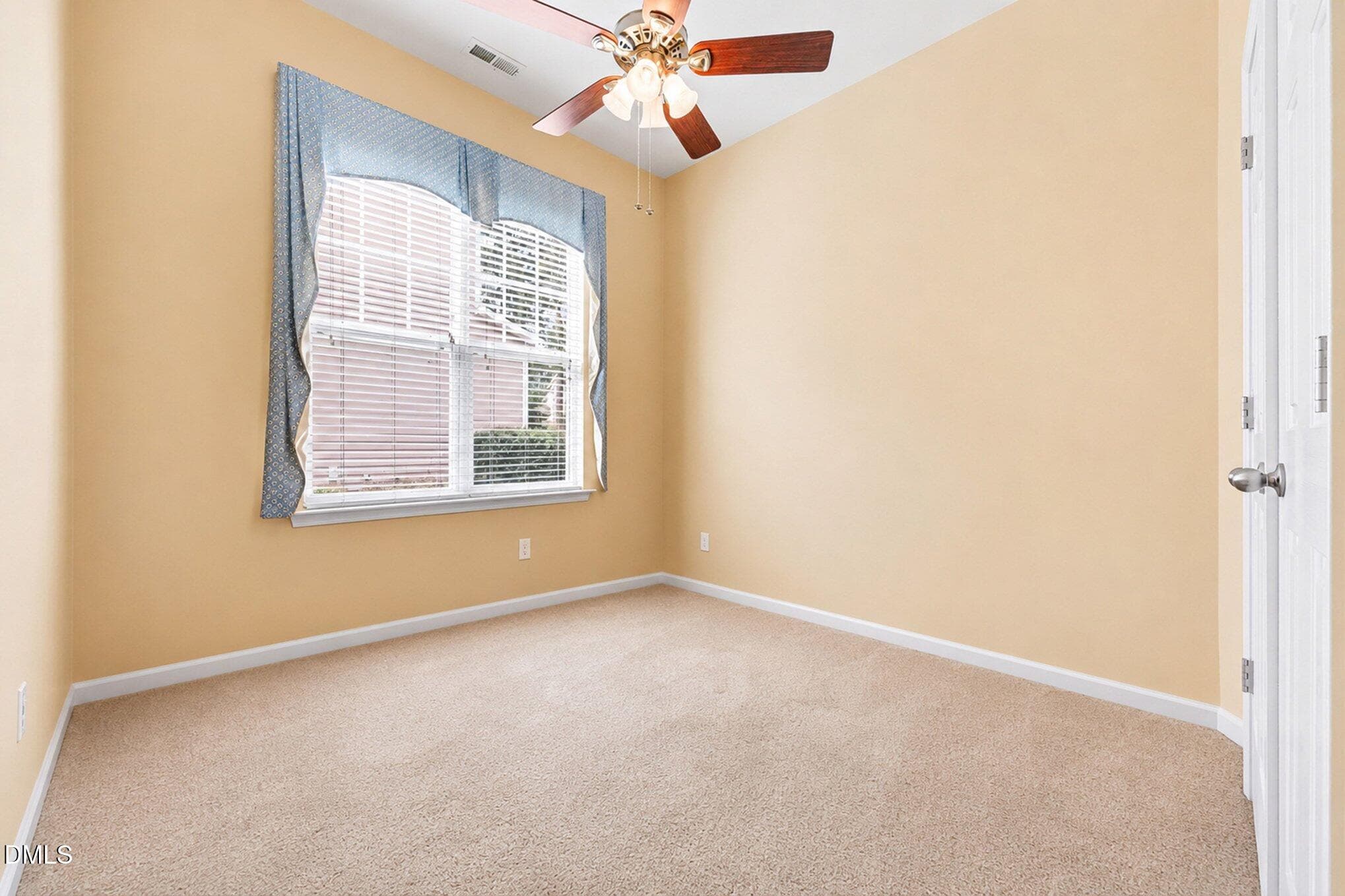Charming 2nd bedroom - 5914 Lyon Farm Drive, Durham, NC 27713, Durham