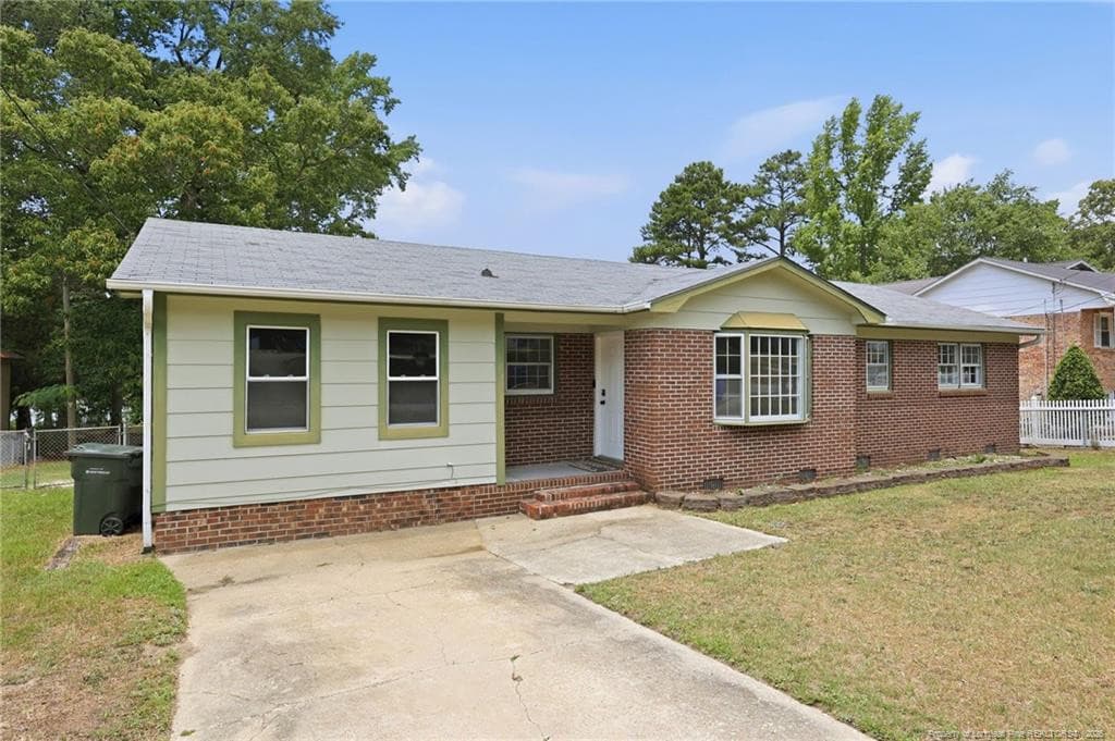 Photo 4 - 406 Lansdowne Road, Fayetteville, NC 28314, Fayetteville