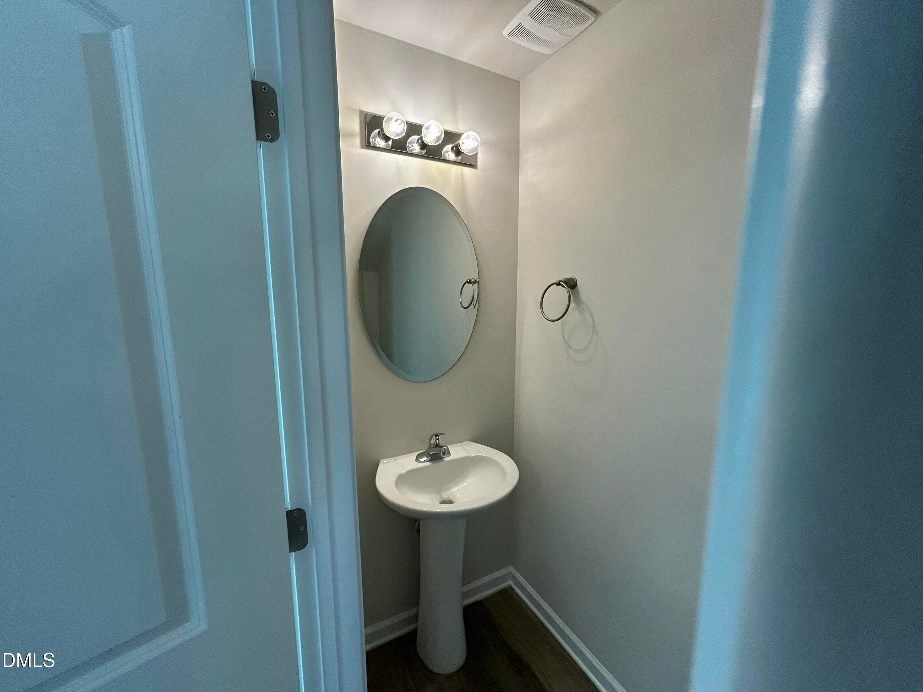 Powder room - 105 W Sater Street, Pinetops, NC 27864