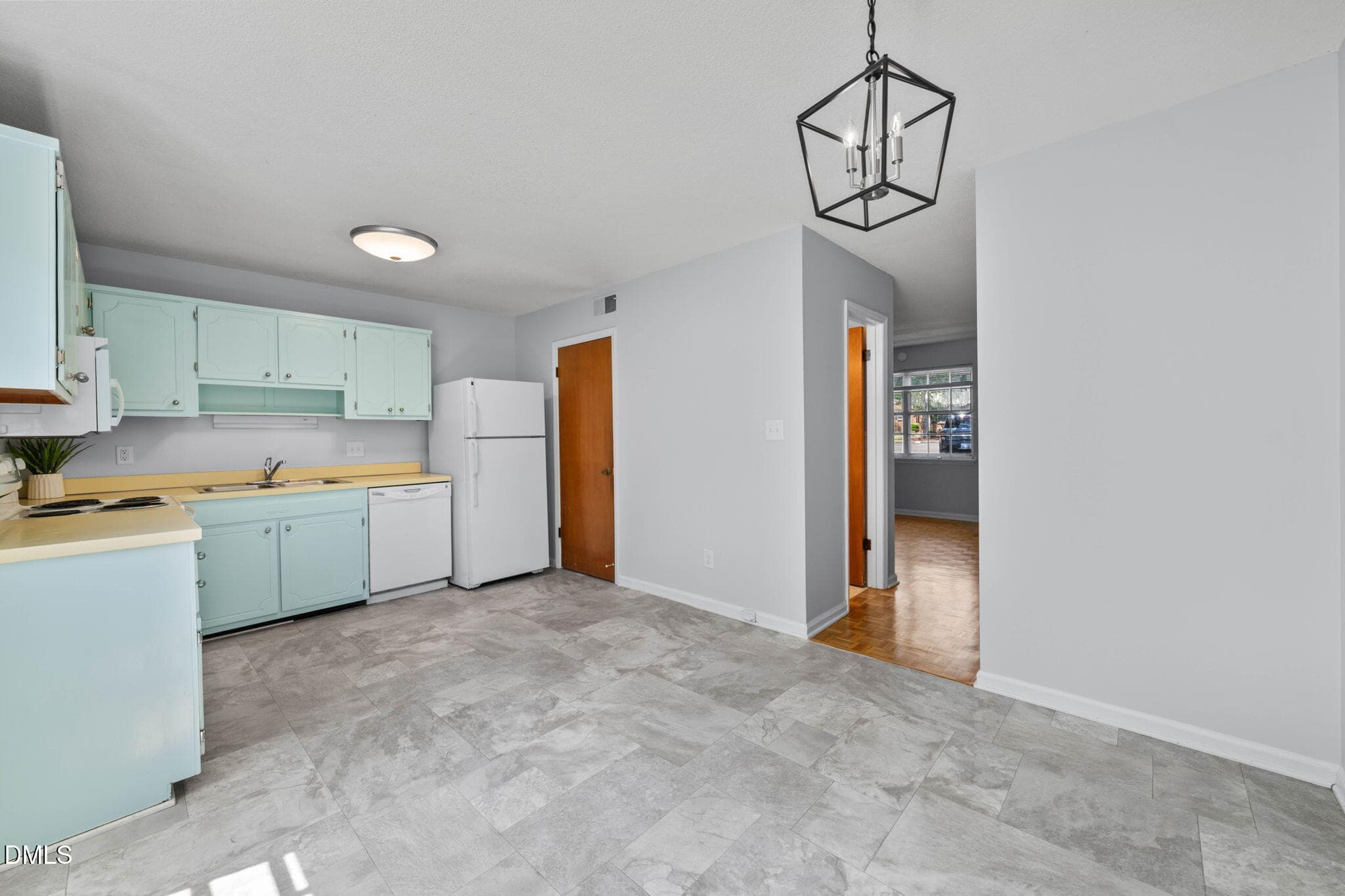 10-web-or-mls-DSC04461 - 1002 Willow Drive Apt 6, Chapel Hill, NC 27514, Chapel Hill