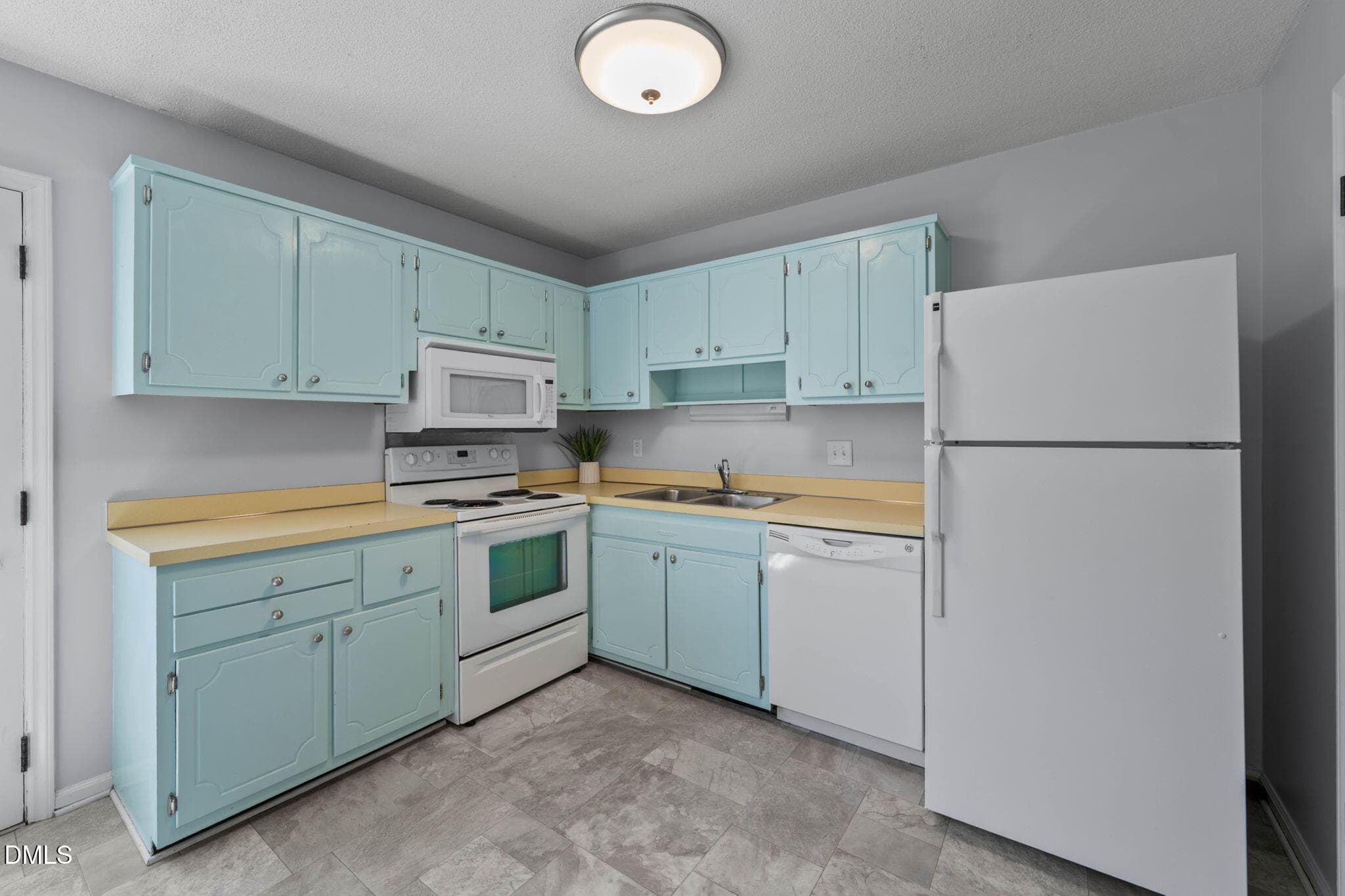 11-web-or-mls-DSC04481 - 1002 Willow Drive Apt 6, Chapel Hill, NC 27514, Chapel Hill