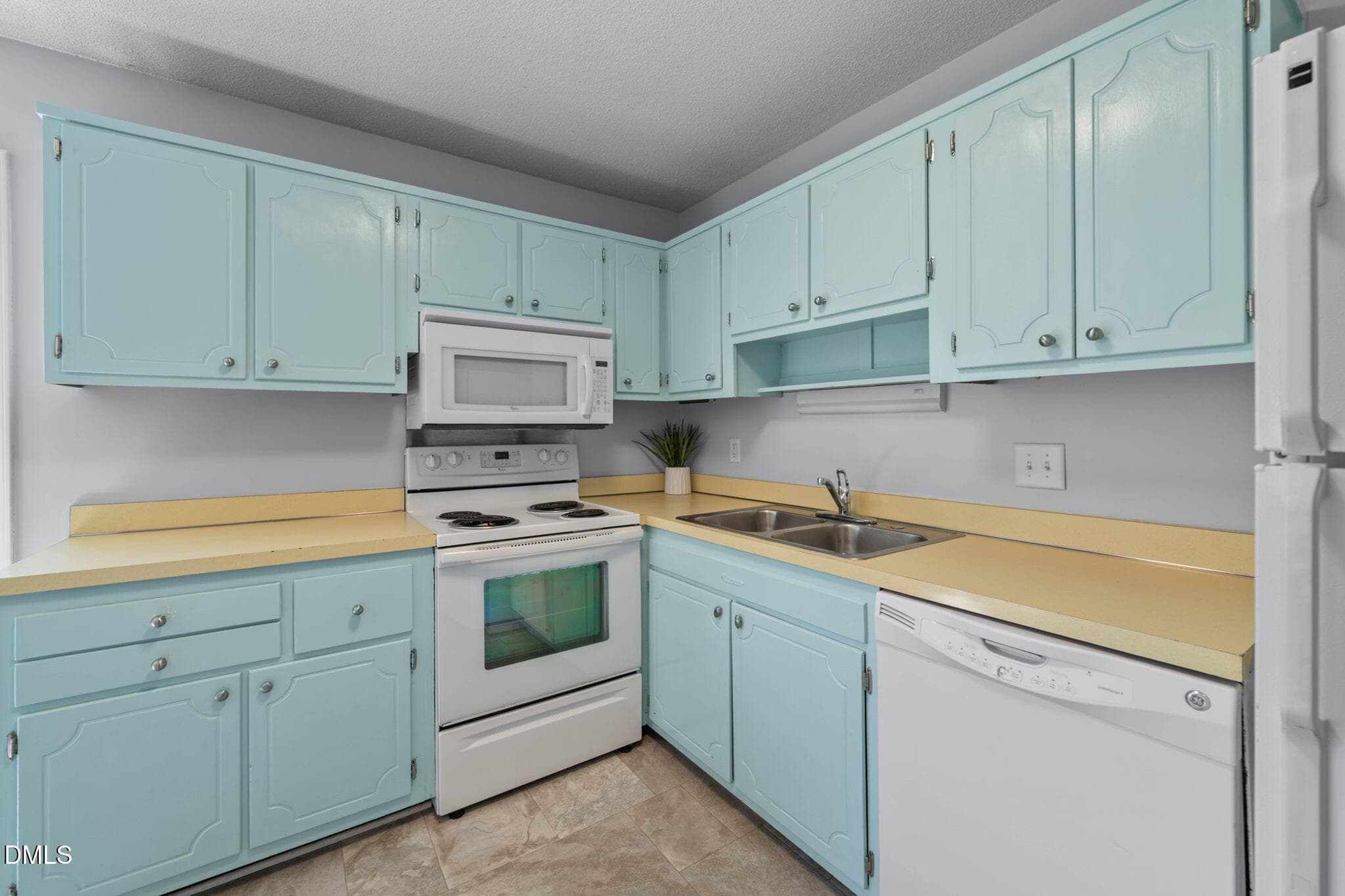 12-web-or-mls-DSC04486 - 1002 Willow Drive Apt 6, Chapel Hill, NC 27514, Chapel Hill