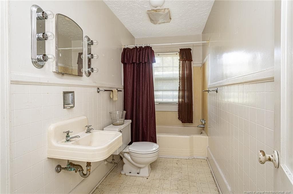 Upstairs-Bathroom 2 - 1214 NC Highway 24 and 50, Warsaw, NC 28398, Warsaw