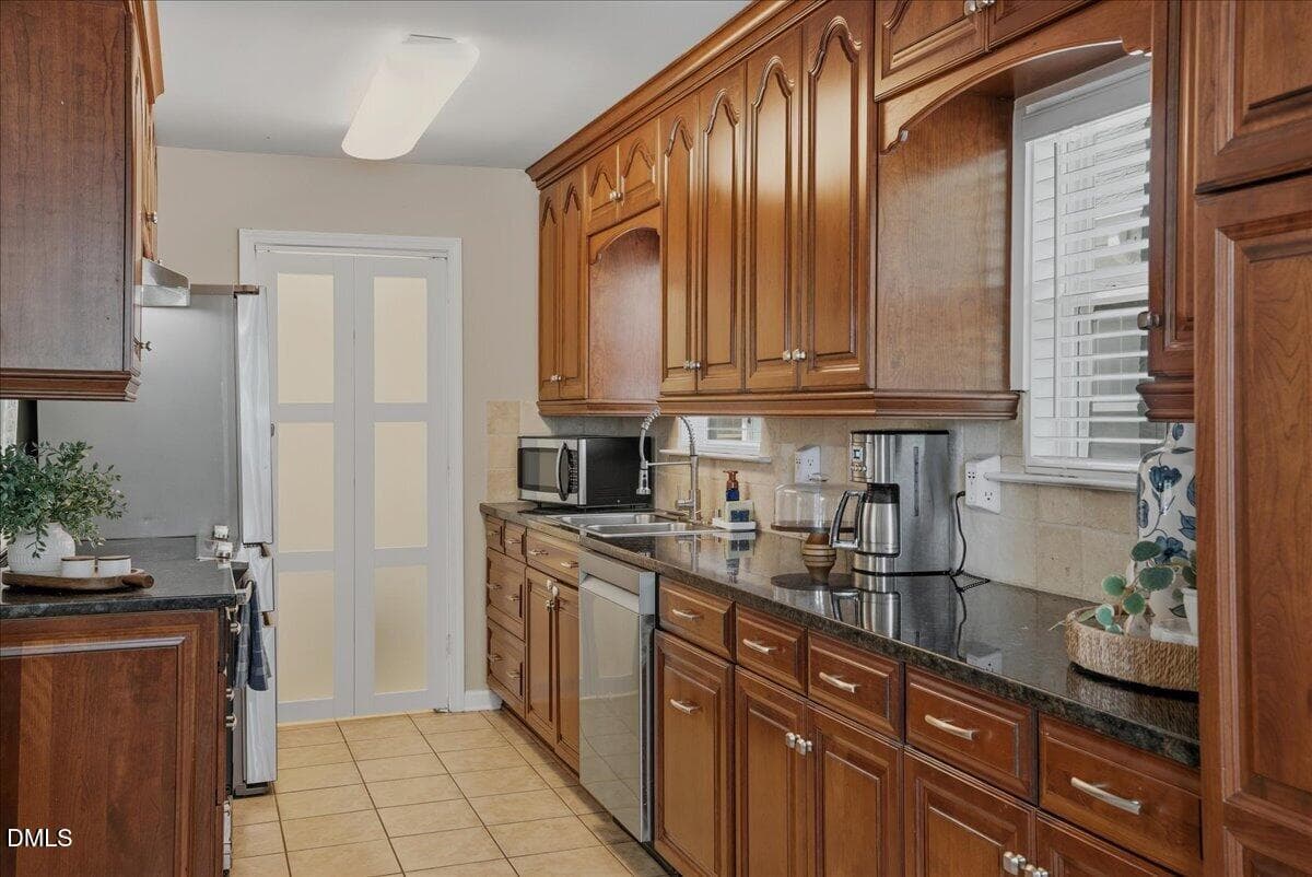 kitchen close up_901 - 901 Dorothy Sanders Way, Raleigh, NC 27601, Raleigh