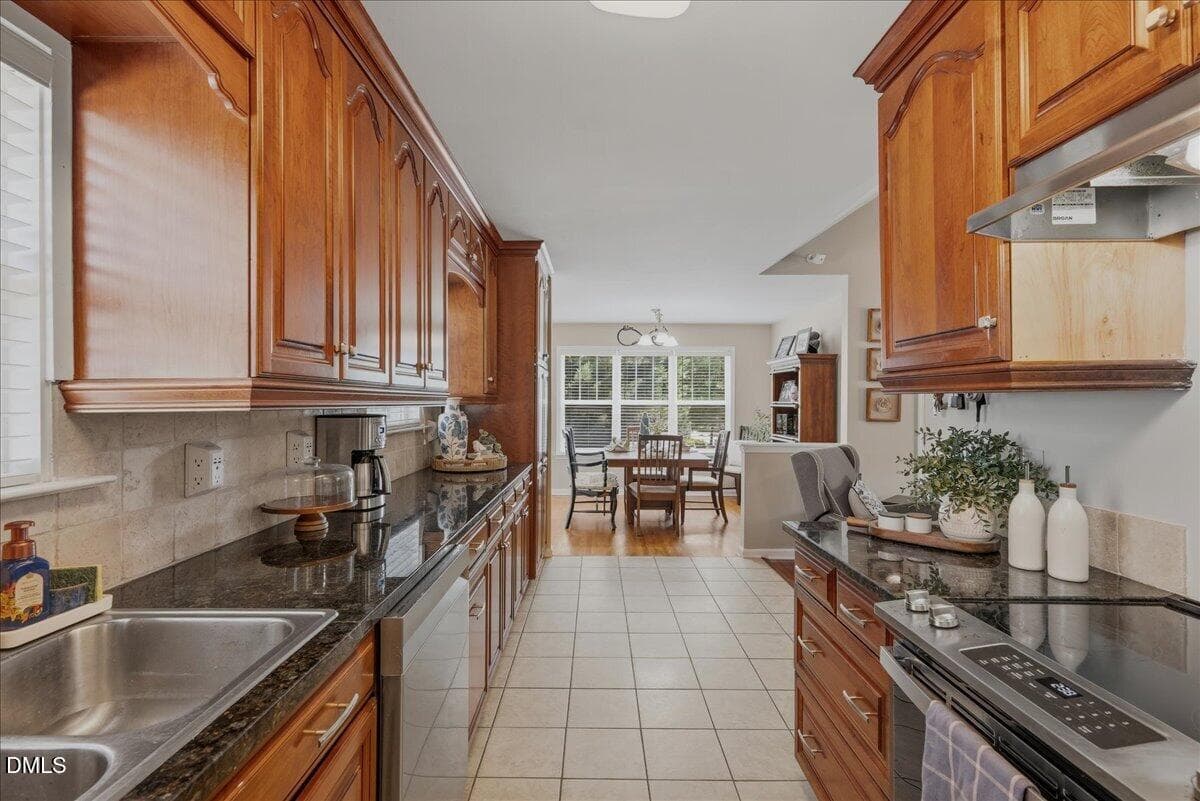 kitchen to dining_901 - 901 Dorothy Sanders Way, Raleigh, NC 27601, Raleigh