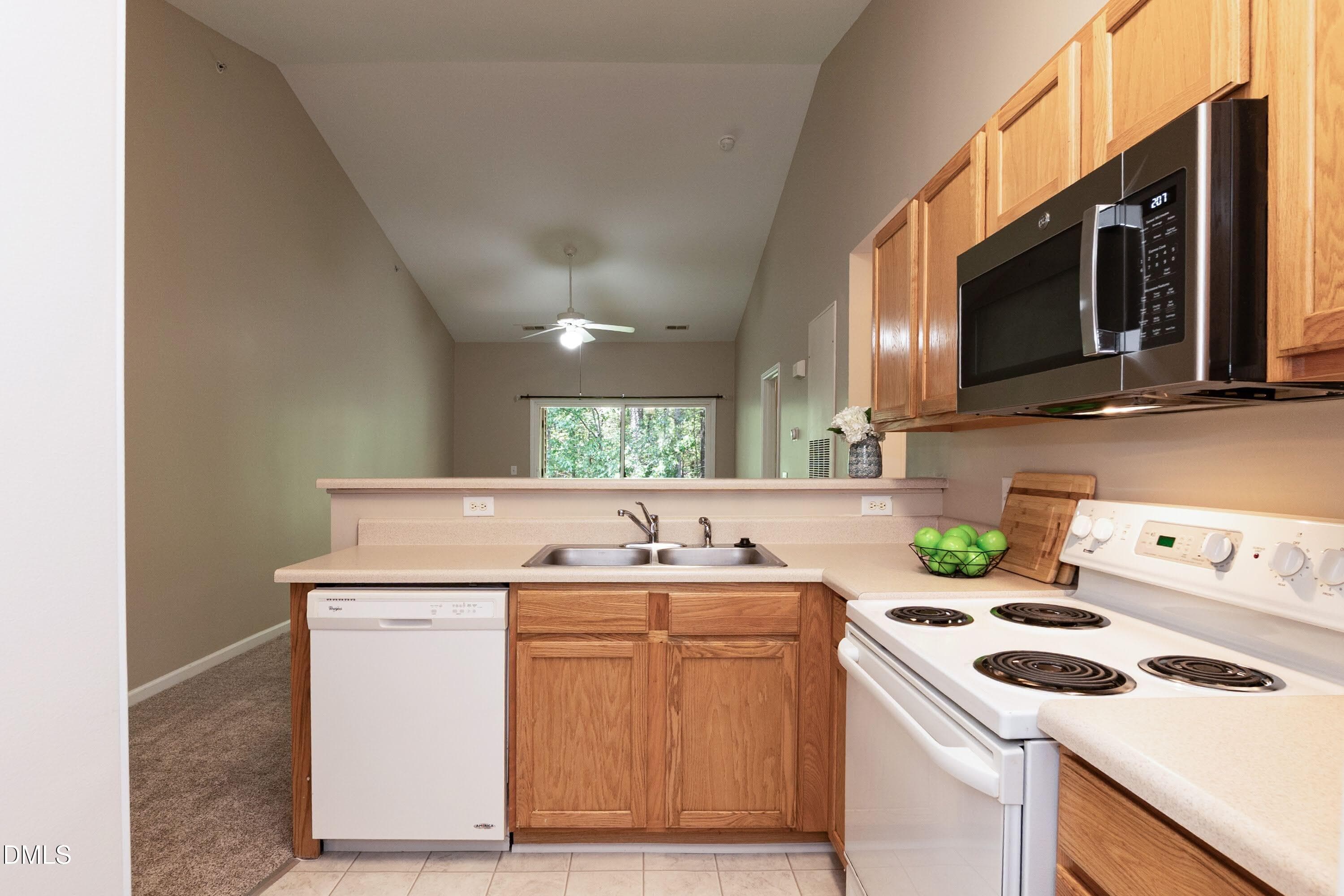 Kitchen 05 (2) - 2900 Trailwood Pines Lane 301, Raleigh, NC 27603, Raleigh