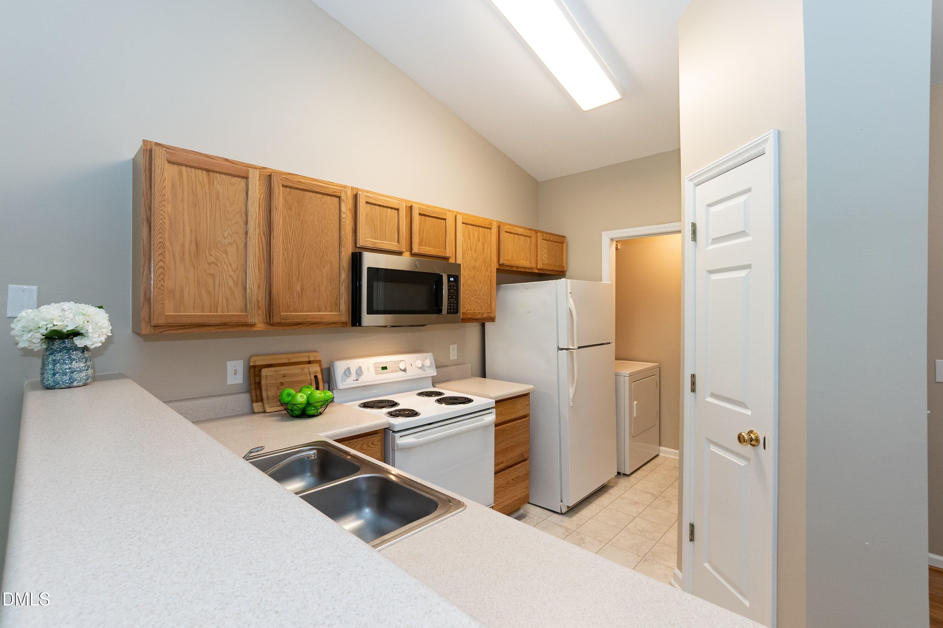 Kitchen 03 (4) - 2900 Trailwood Pines Lane 301, Raleigh, NC 27603, Raleigh