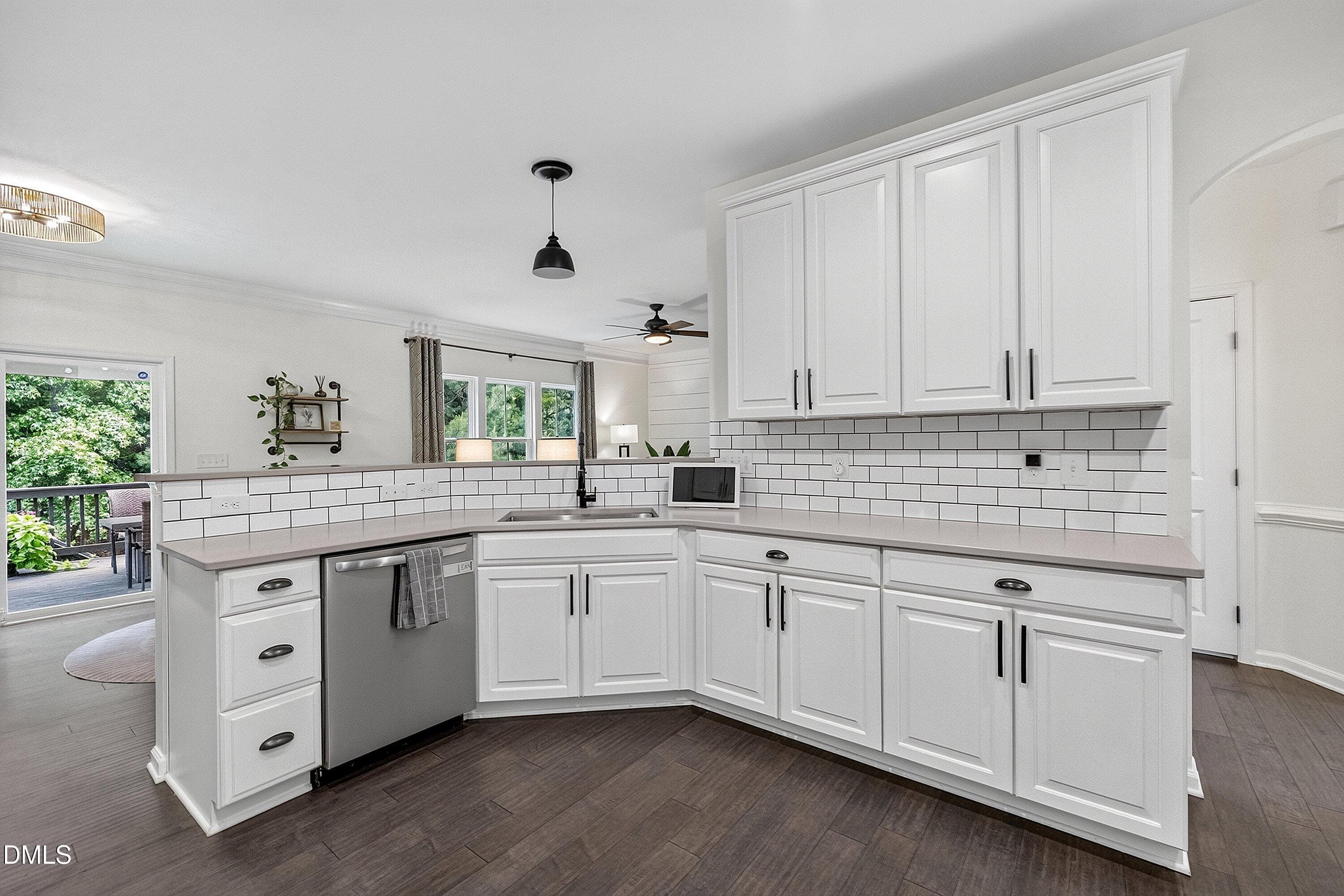 25-147 S Farnleigh Dr_7056 - 147 S Farnleigh Drive, Chapel Hill, NC 27517, Chapel Hill