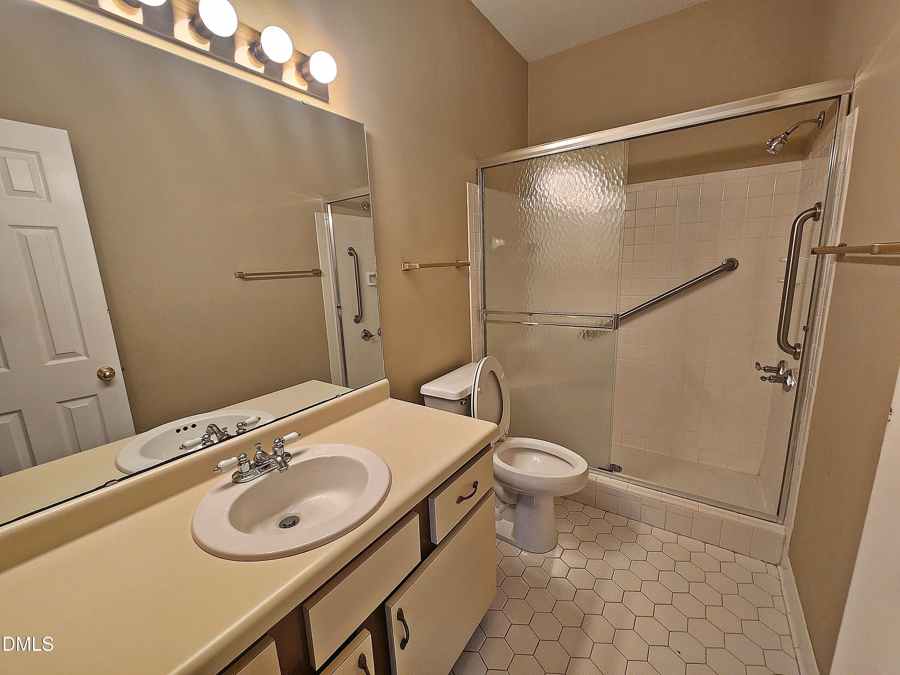 bath 1 b - 1615 Dunraven Drive, Raleigh, NC 27612, Raleigh