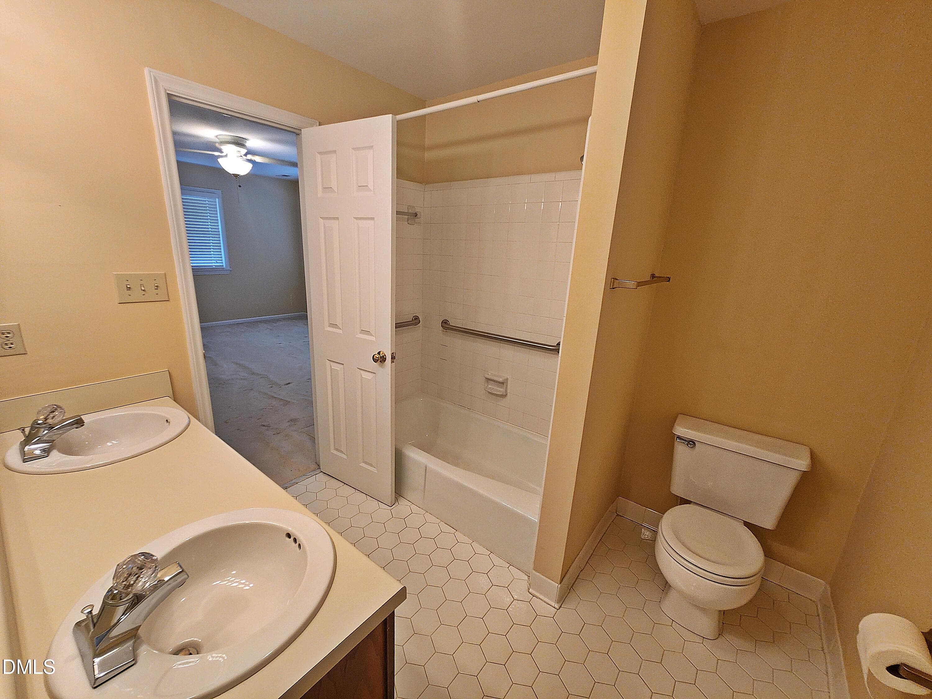 bath 2 b - 1615 Dunraven Drive, Raleigh, NC 27612, Raleigh