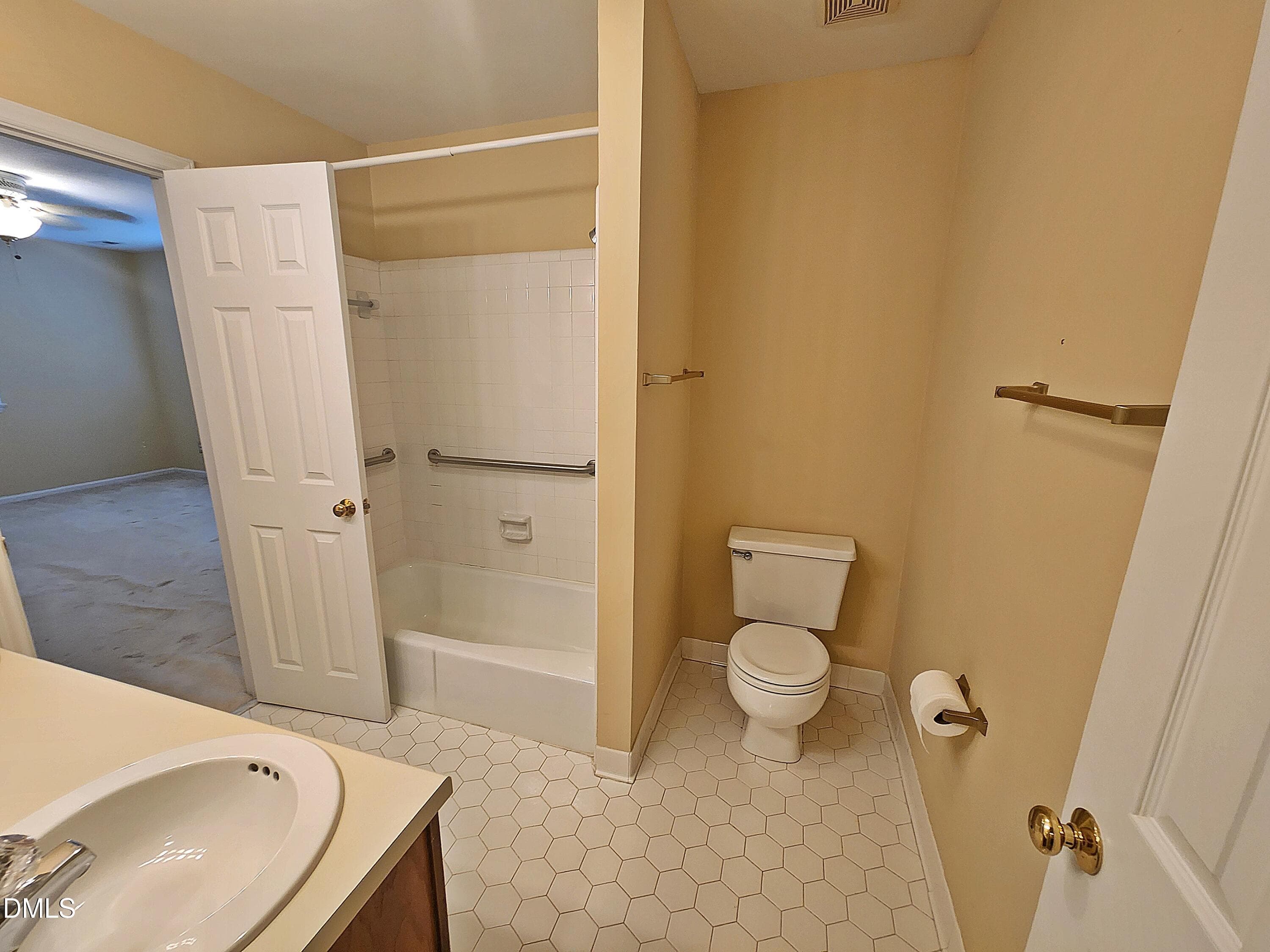 bath 2 a - 1615 Dunraven Drive, Raleigh, NC 27612, Raleigh