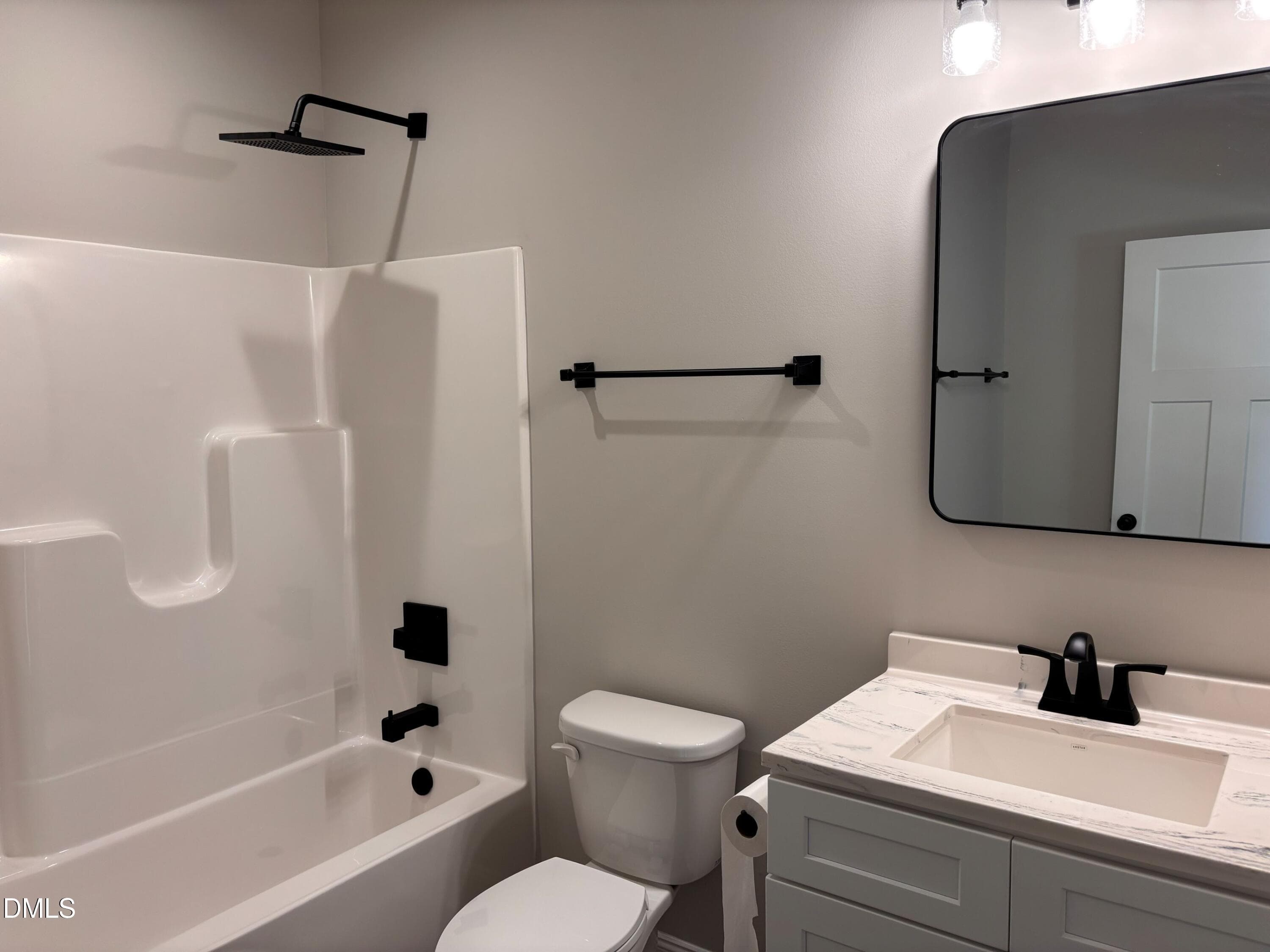 22Bath2 - 402 Poplar Street, Graham, NC 27253