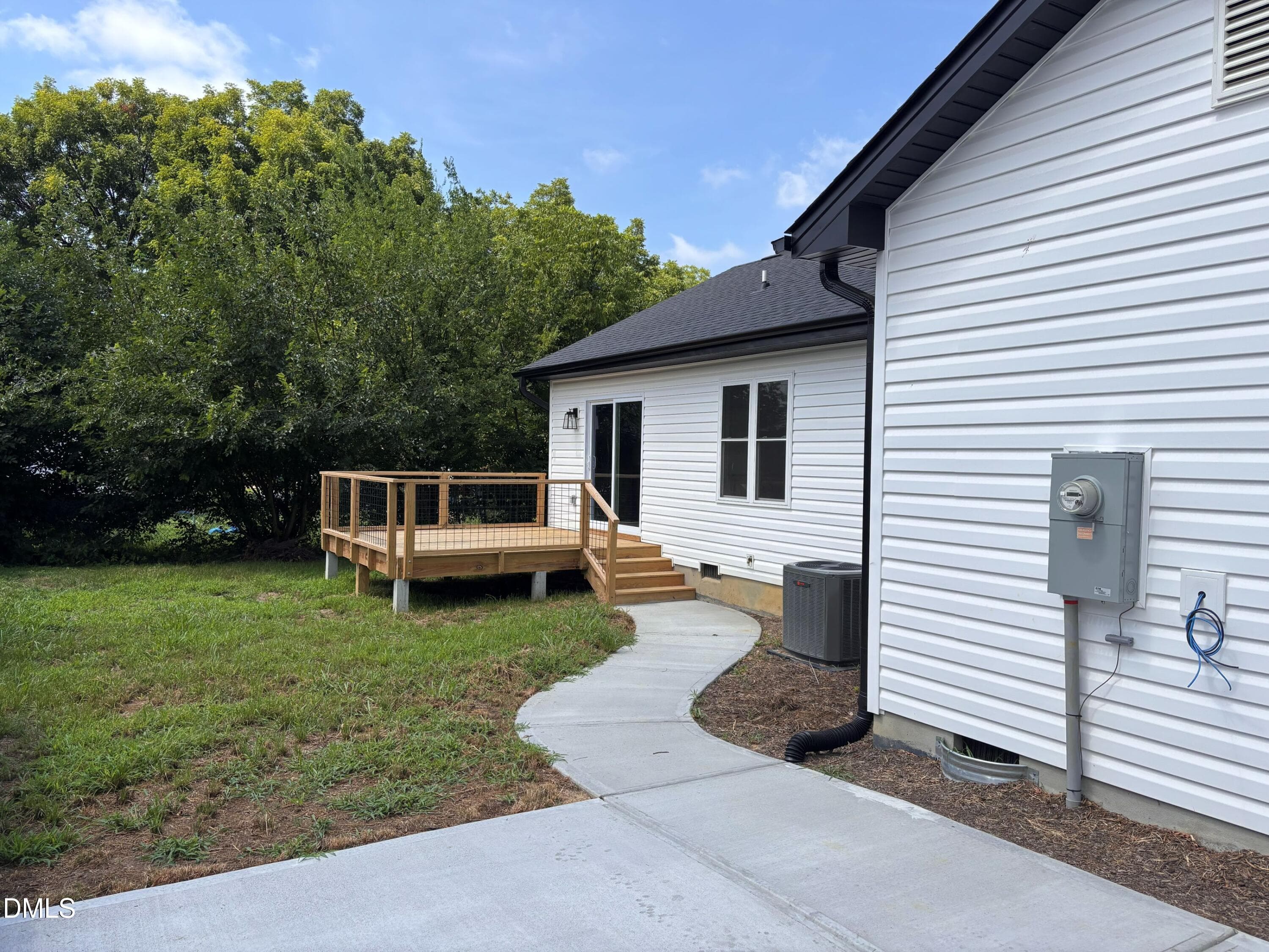26sideyd - 402 Poplar Street, Graham, NC 27253