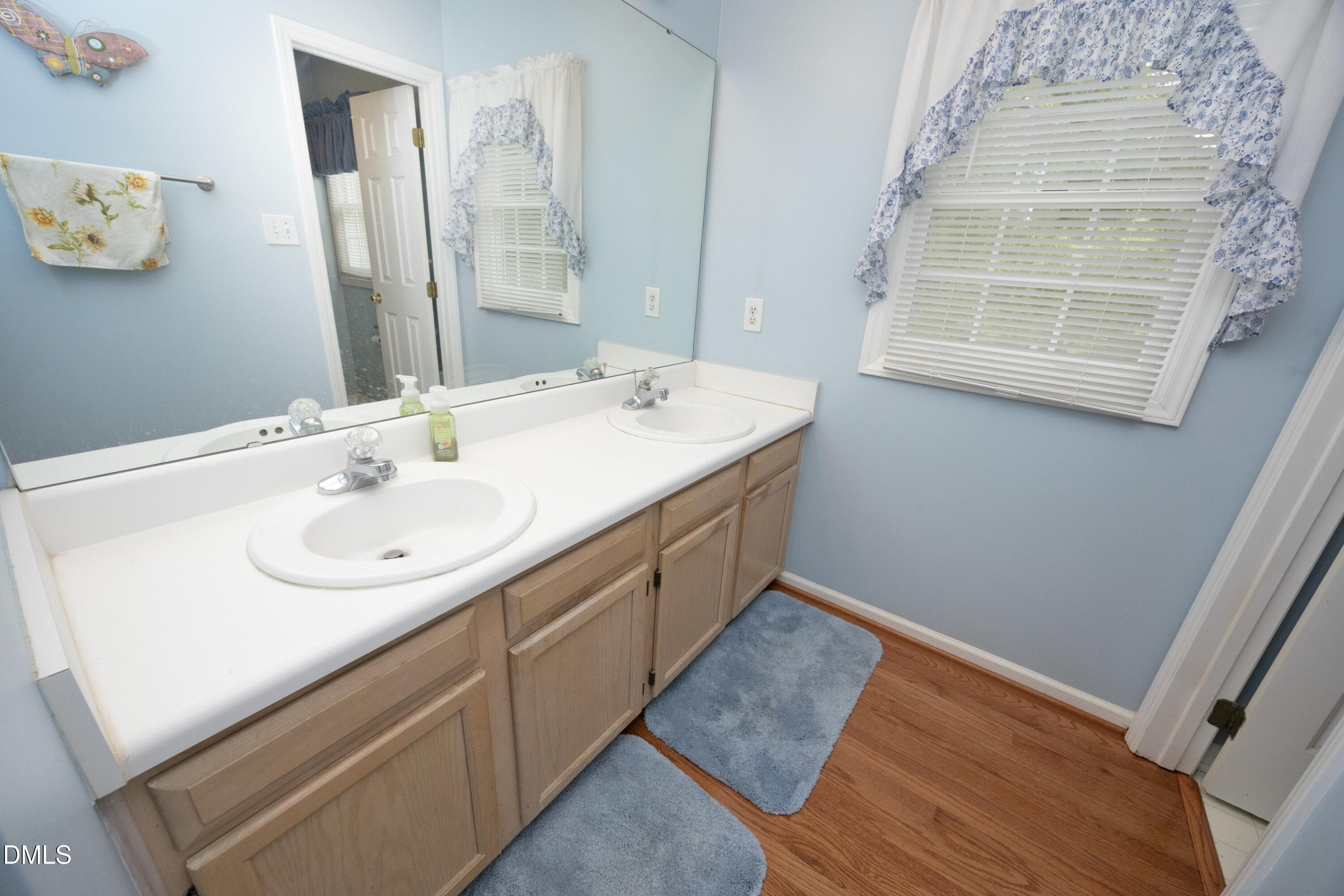 Full bath off hall - 104 Penland Court, Cary, NC 27519, Cary
