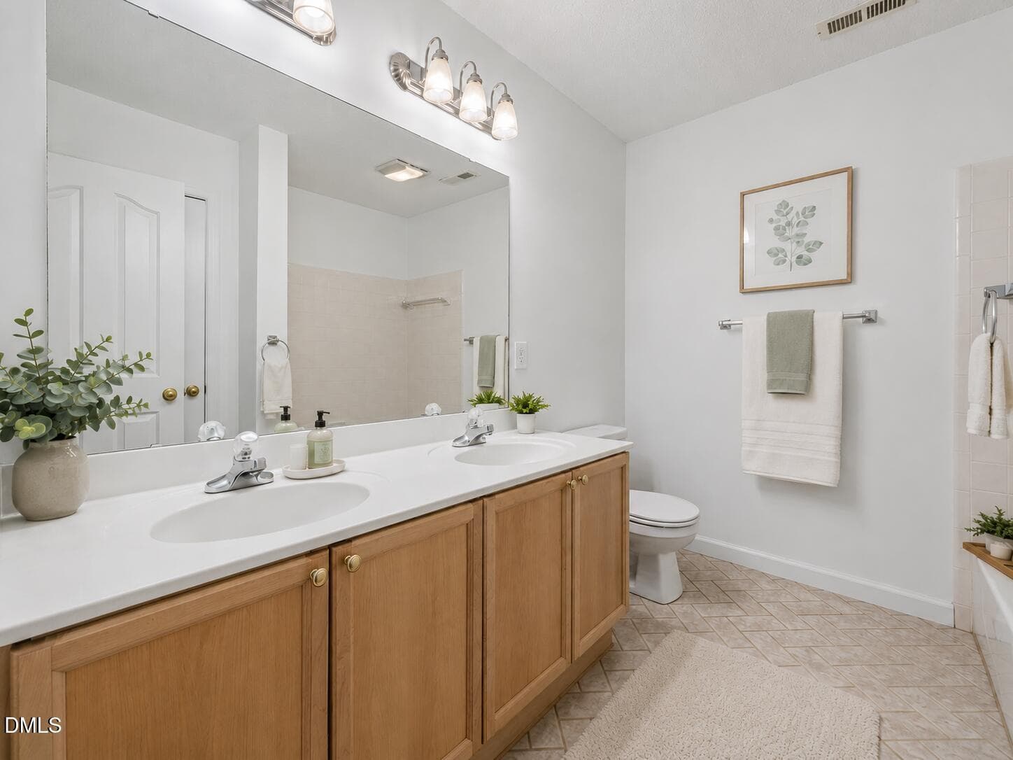Supporting bath - 7647 Astoria Place, Raleigh, NC 27612, Raleigh
