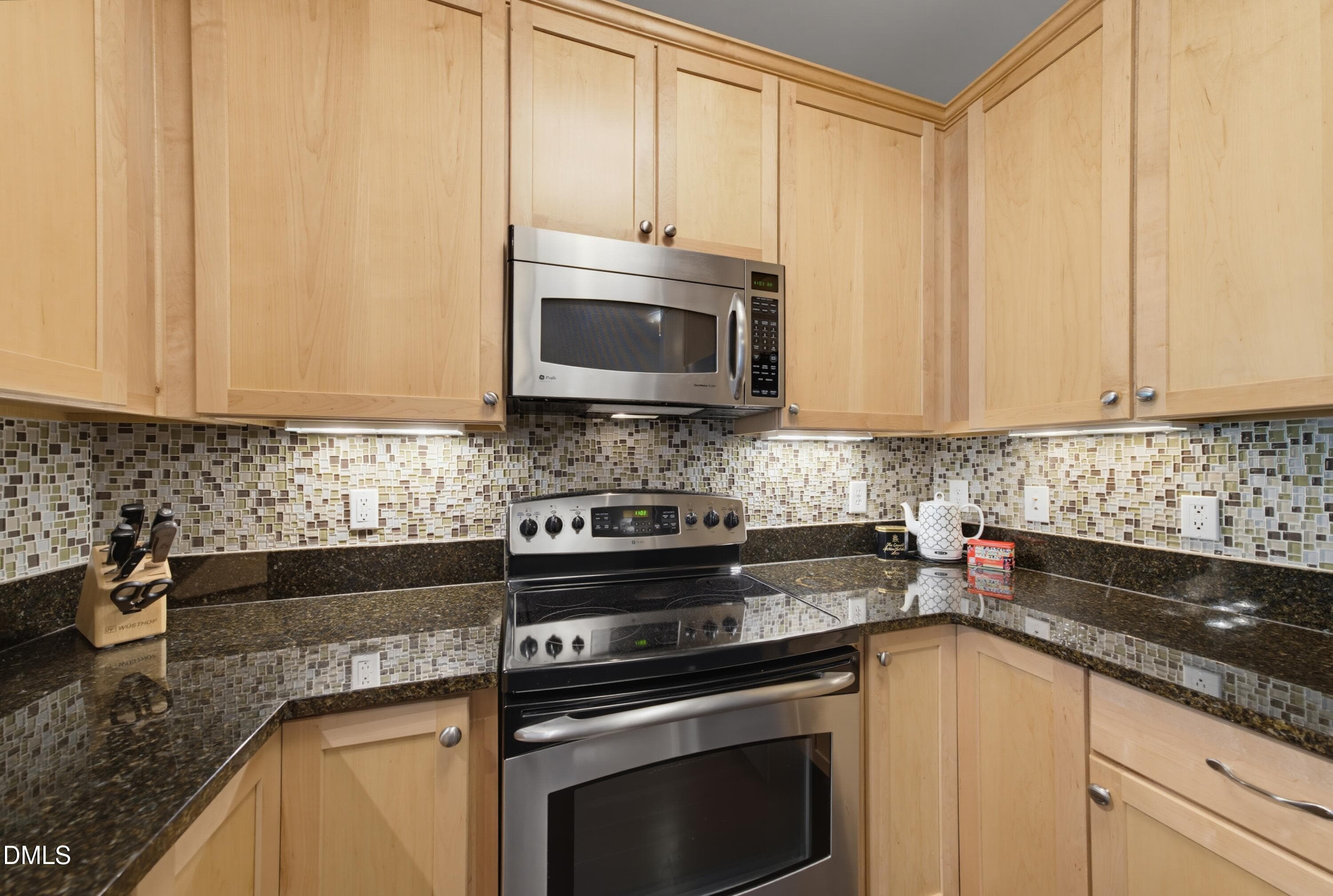 325Kitchenclose - 444 S Blount Street 325, Raleigh, NC 27601, Raleigh