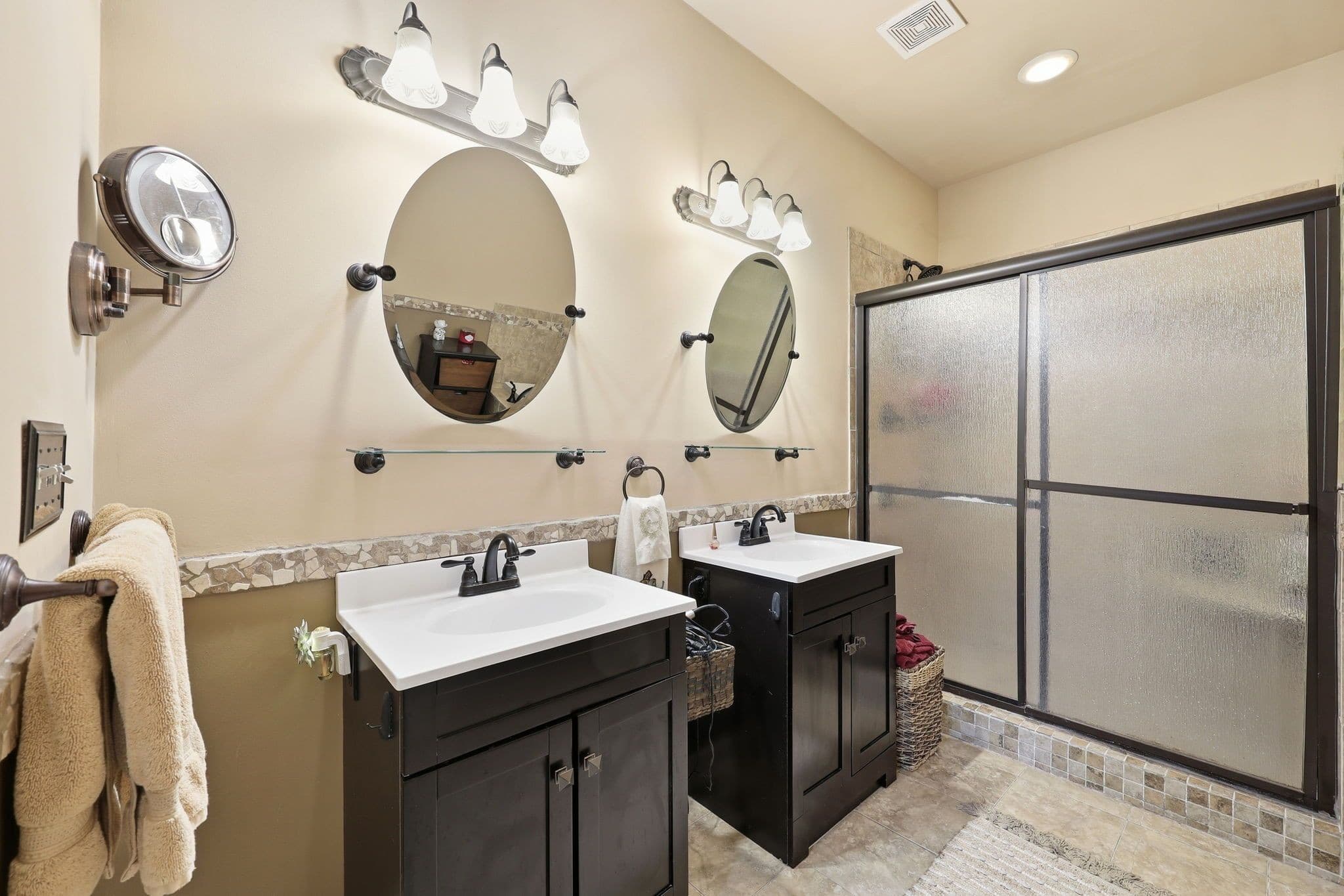 39-web-or-mls-IMG_4116.jpg - 7642 Astoria Place, Raleigh, NC 27612, Raleigh