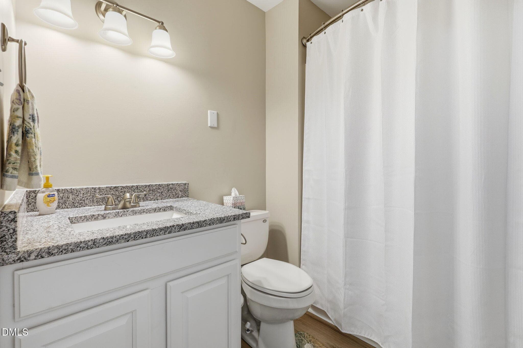 Secondary full bathroom - 11129 Lakeshore Drive, Raleigh, NC 27613, Raleigh