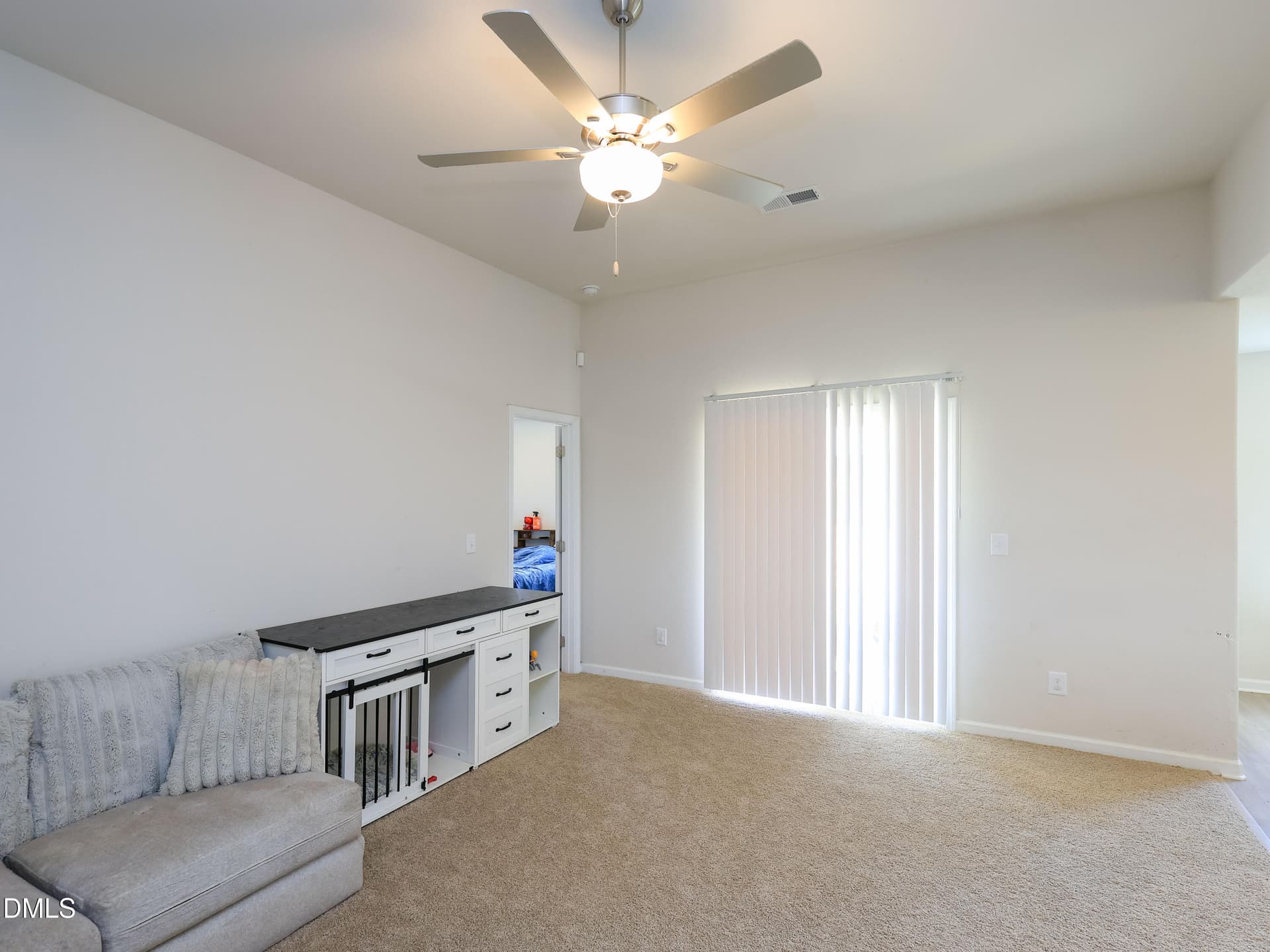 07_102_coles_hill_rd_living_rm - 102 Coleshill Road, Angier, NC 27501