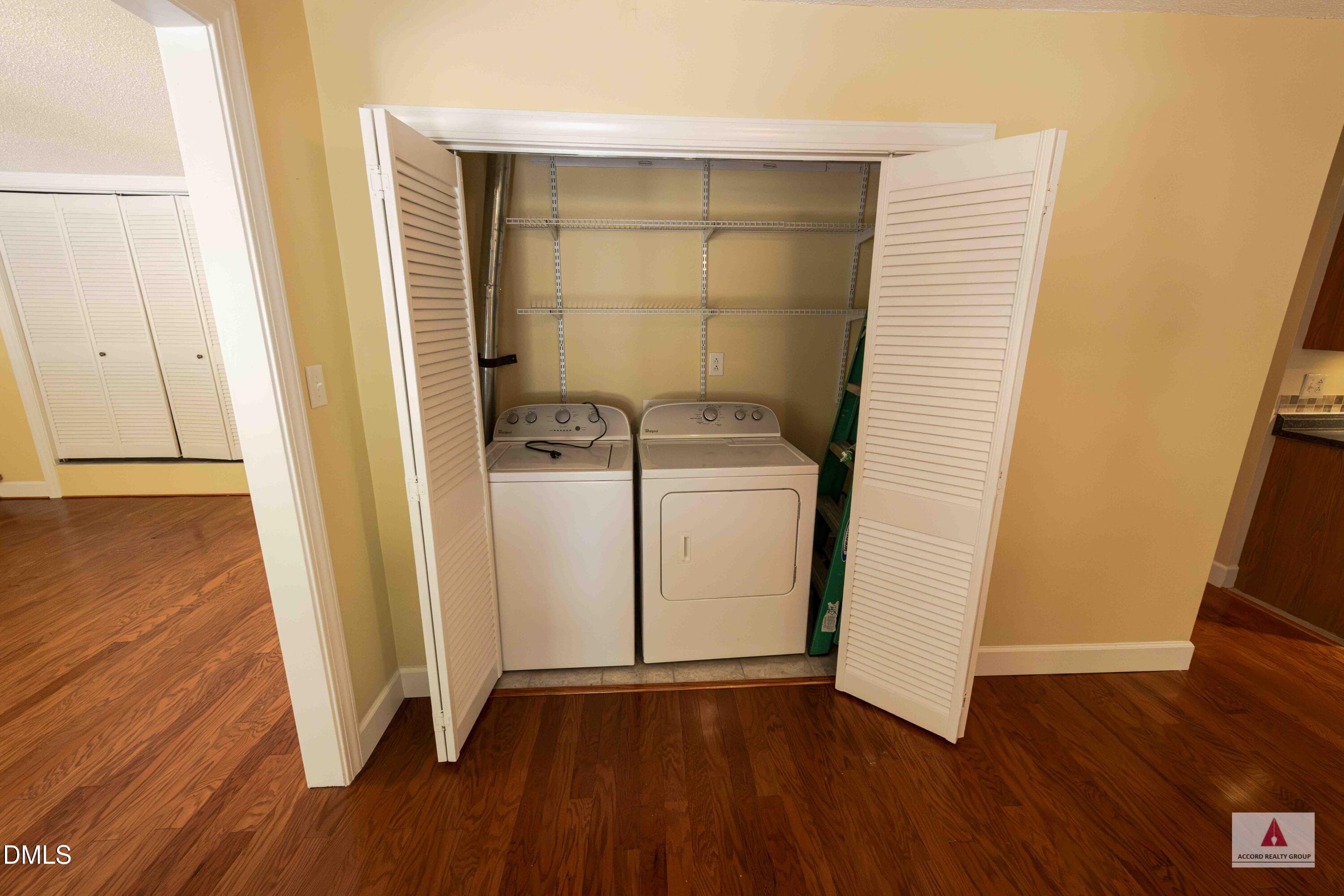 4 ww laundry - 4 Winterberry Way, Chapel Hill, NC 27516, Chapel Hill