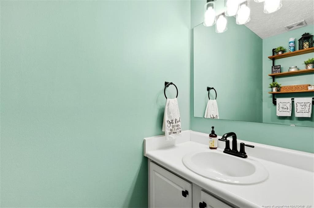 GUEST BATH - 726 Foxcroft Drive, Fayetteville, NC 28311, Fayetteville