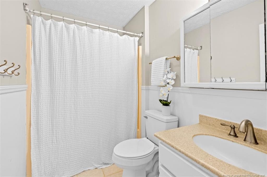 Guest Bathroom - 6753 Arnish Court, Fayetteville, NC 28306, Fayetteville