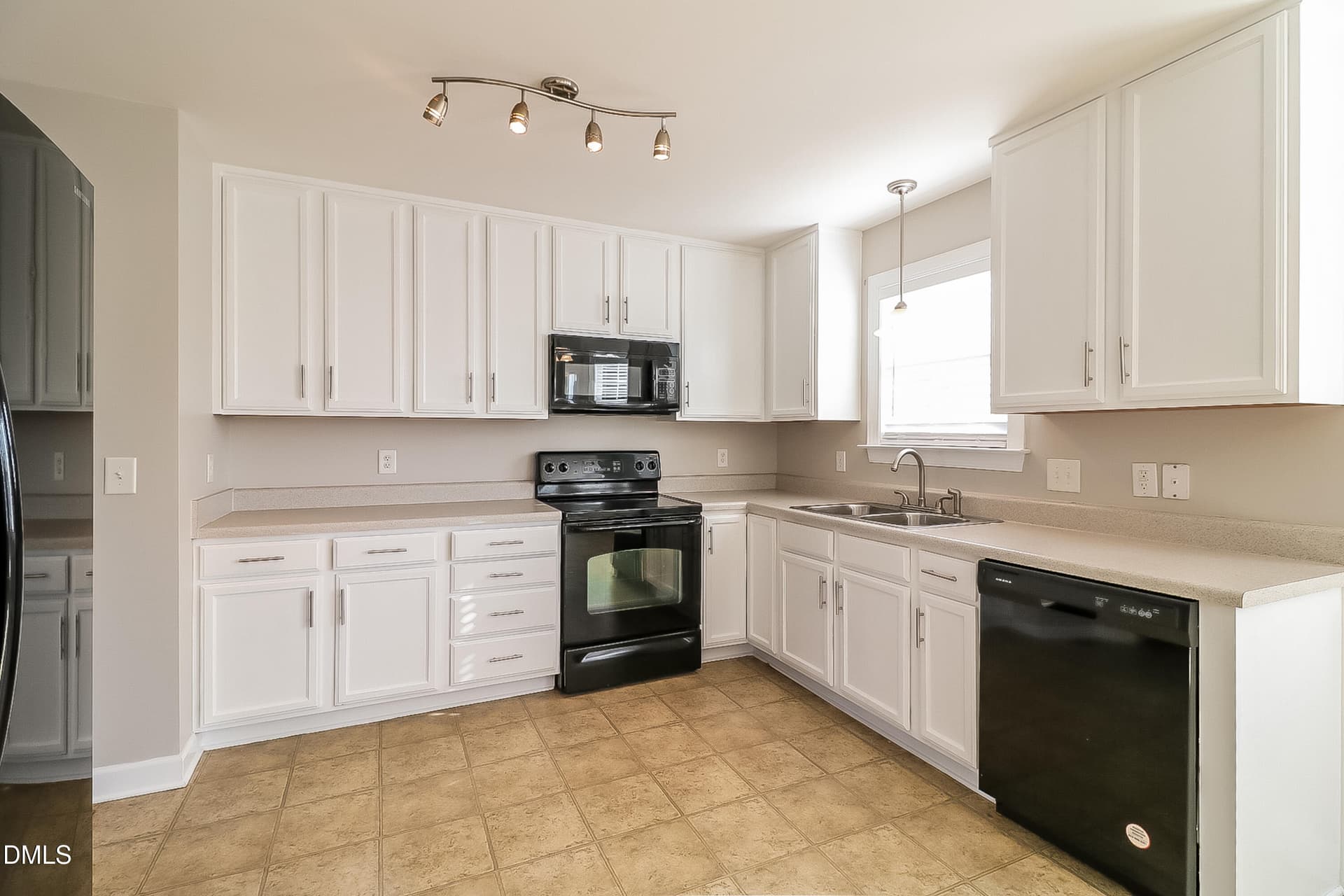 1005218.11 Glen Ridge Court - Kitchen - 11 Glen Ridge Court, Angier, NC 27501