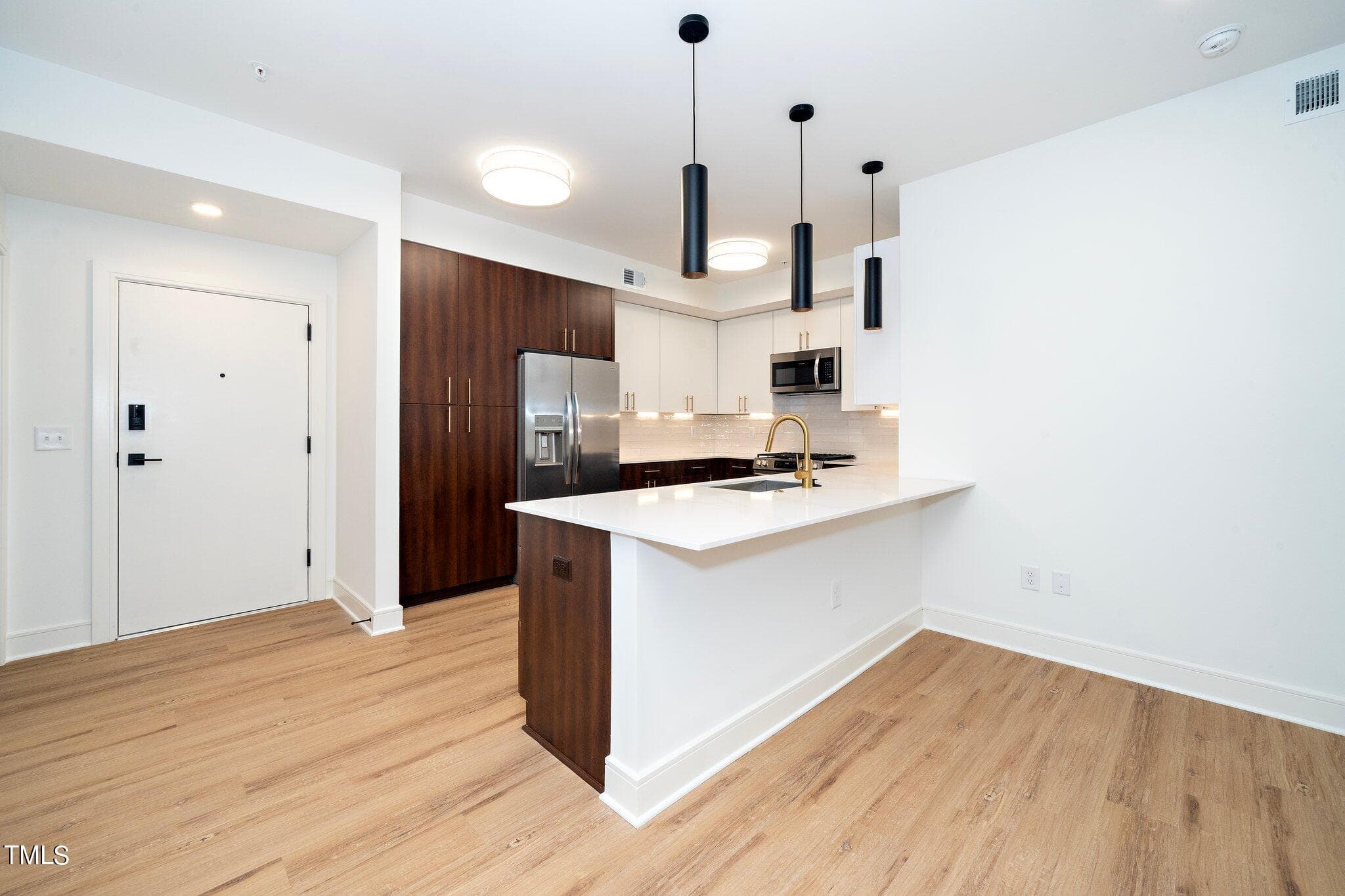 11-web-or-mls-615 W Peace St 306 (6 of 2 - 615 W Peace Street 306, Raleigh, NC 27605, Raleigh