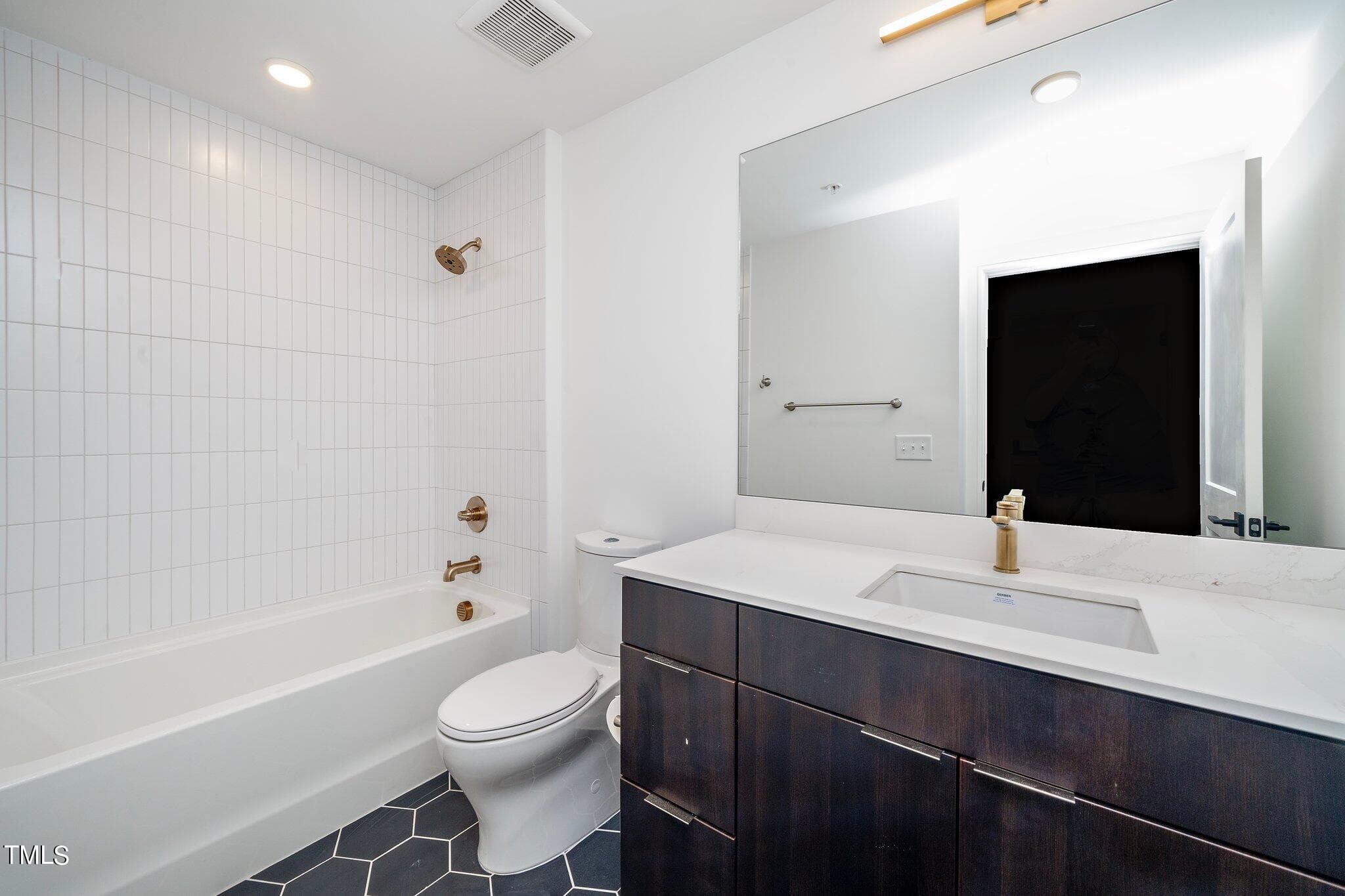 19-web-or-mls-615 W Peace St 306 (15 of - 615 W Peace Street 306, Raleigh, NC 27605, Raleigh
