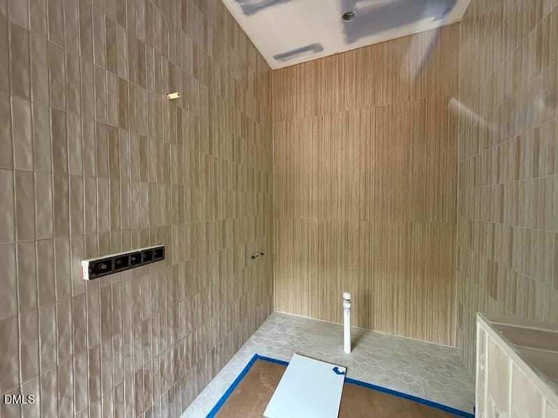 Owners Bath - 2123 Dunhill Drive, Raleigh, NC 27608, Raleigh