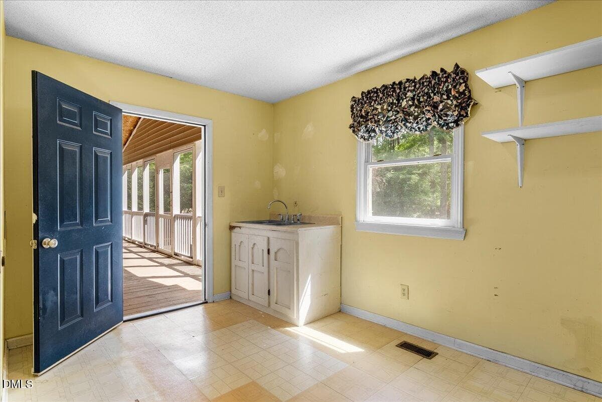 Laundry - 204 Raindrop Court, Raleigh, NC 27615, Raleigh