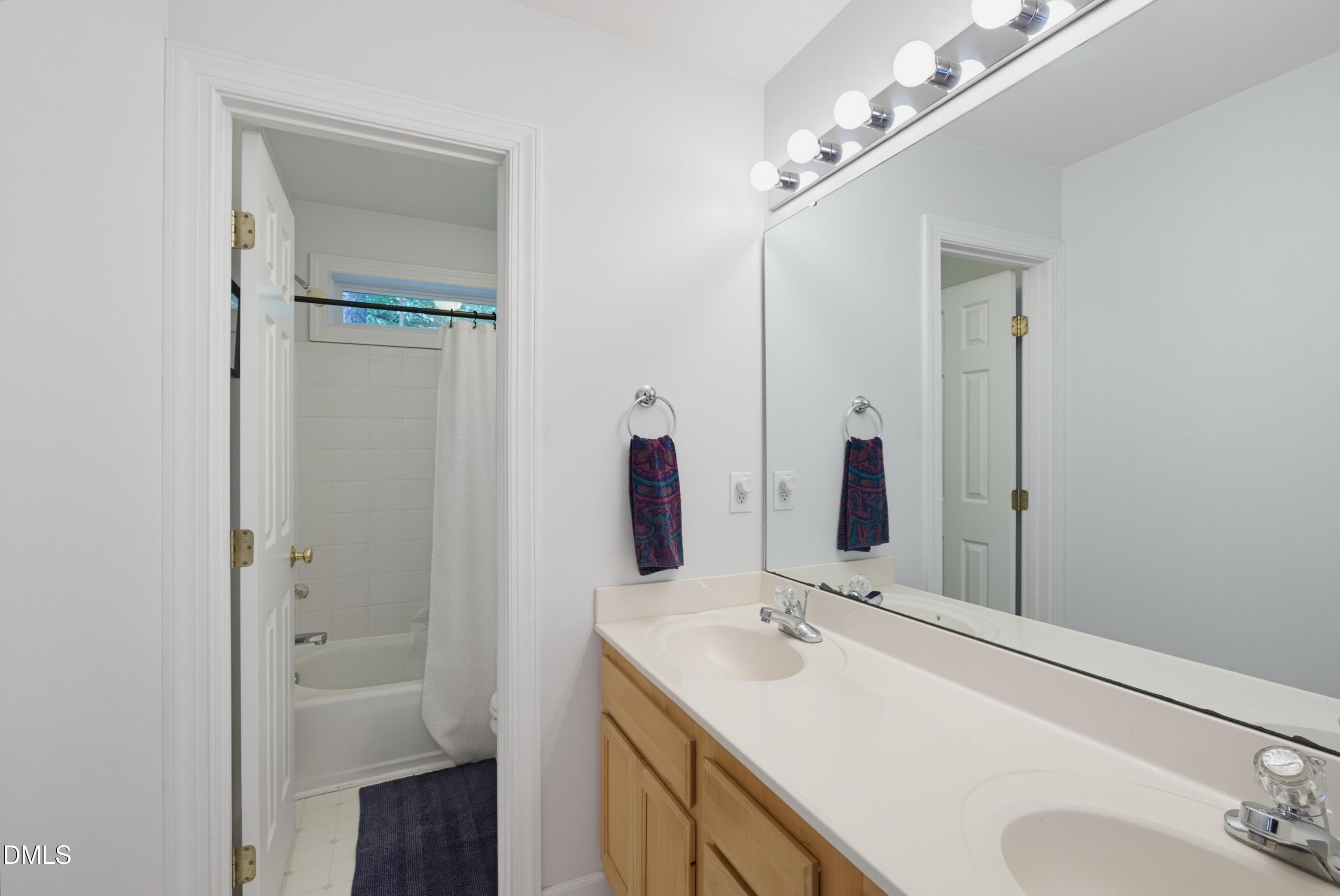 Full Guest Bath - 8901 Castleton Lane, Raleigh, NC 27615, Raleigh
