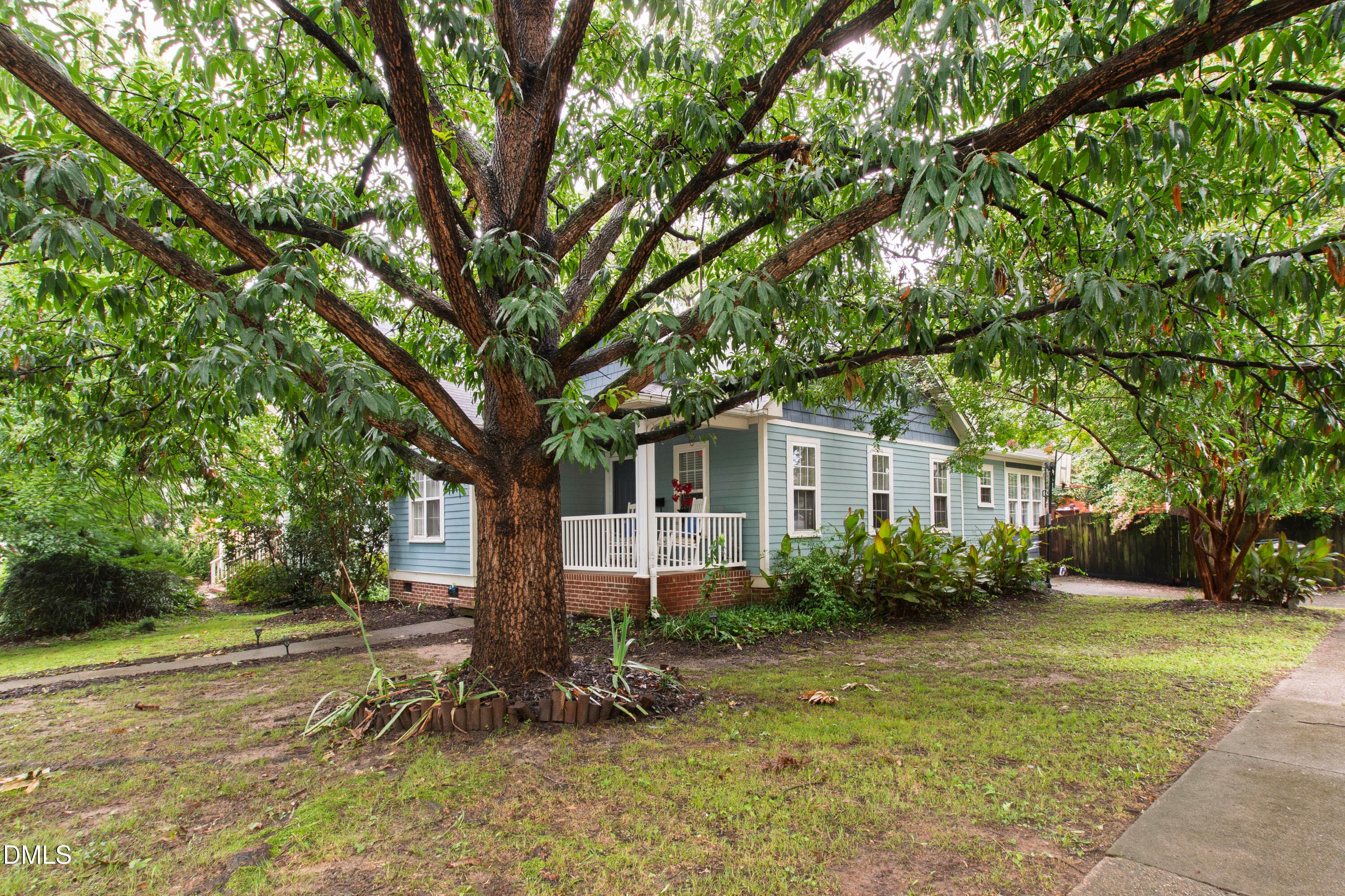 Jones (41) - 702 E Jones Street, Raleigh, NC 27601, Raleigh