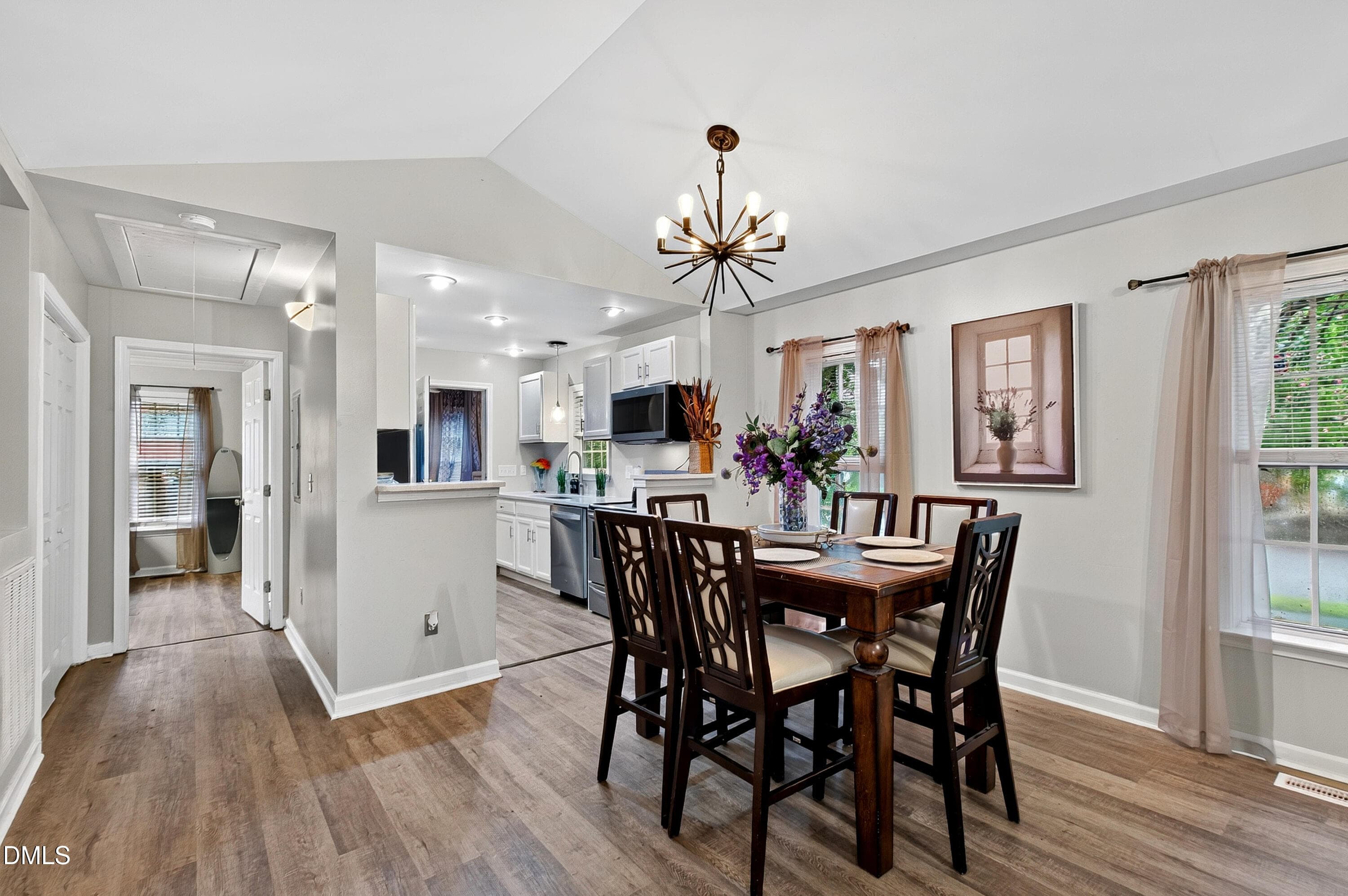 Jones (22) - 702 E Jones Street, Raleigh, NC 27601, Raleigh