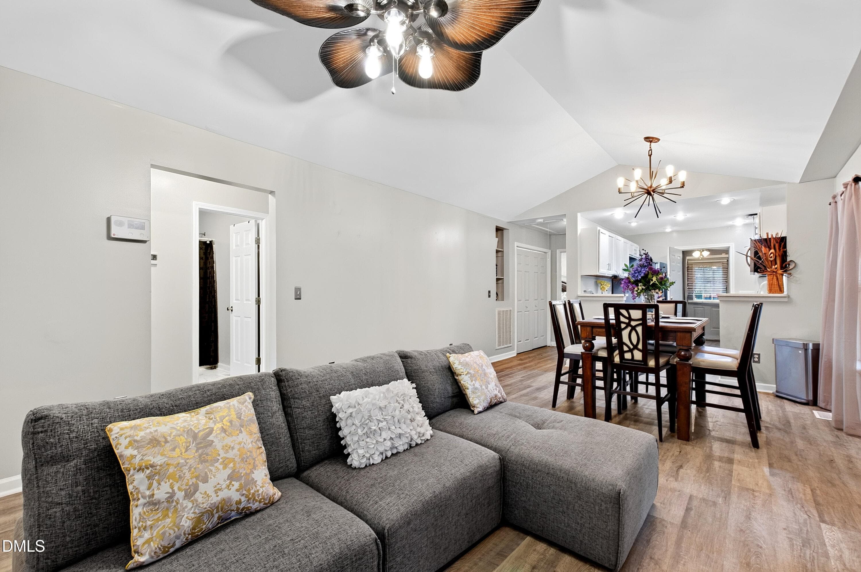 Jones (21) - 702 E Jones Street, Raleigh, NC 27601, Raleigh