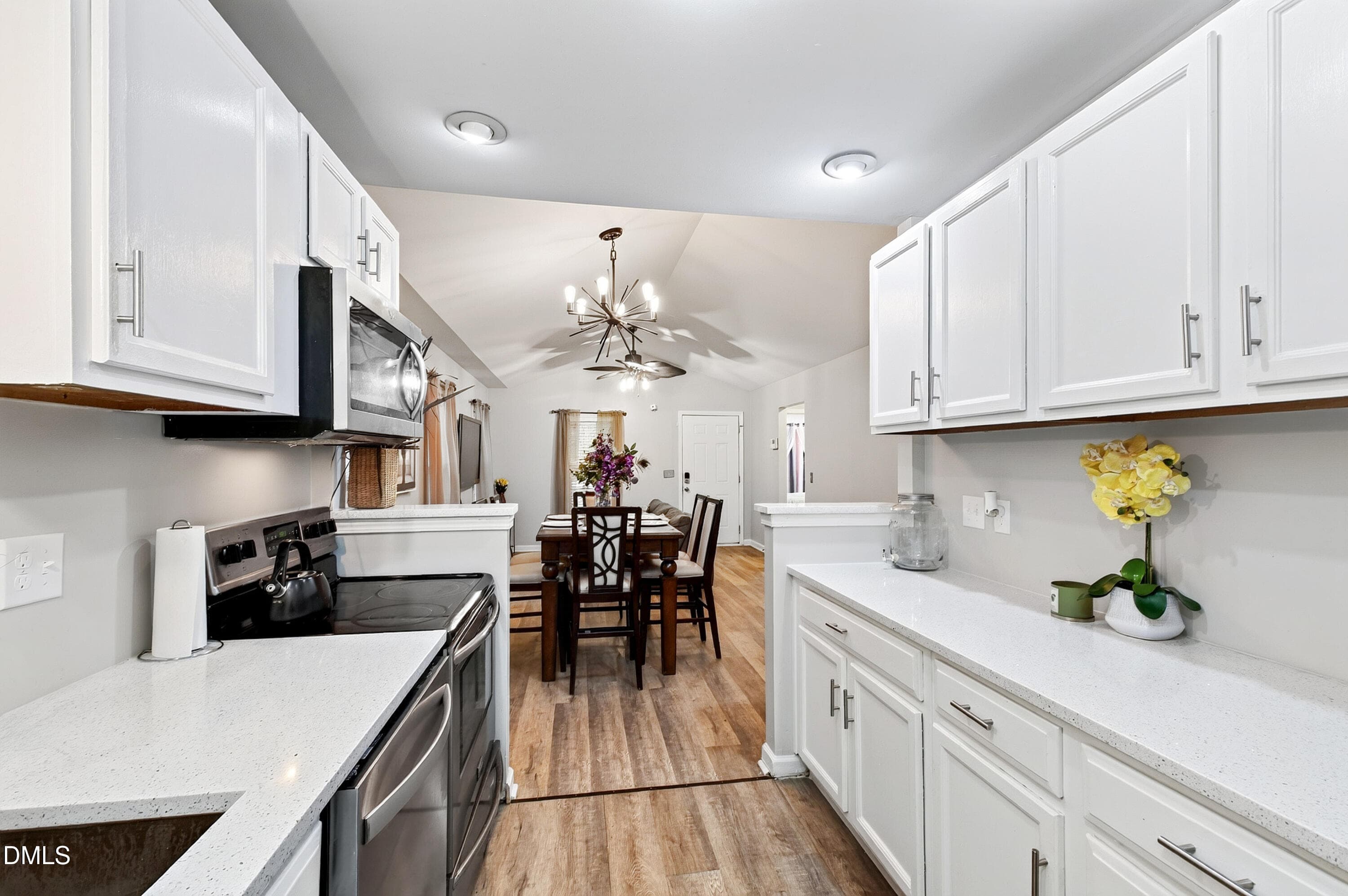 Jones (15) - 702 E Jones Street, Raleigh, NC 27601, Raleigh