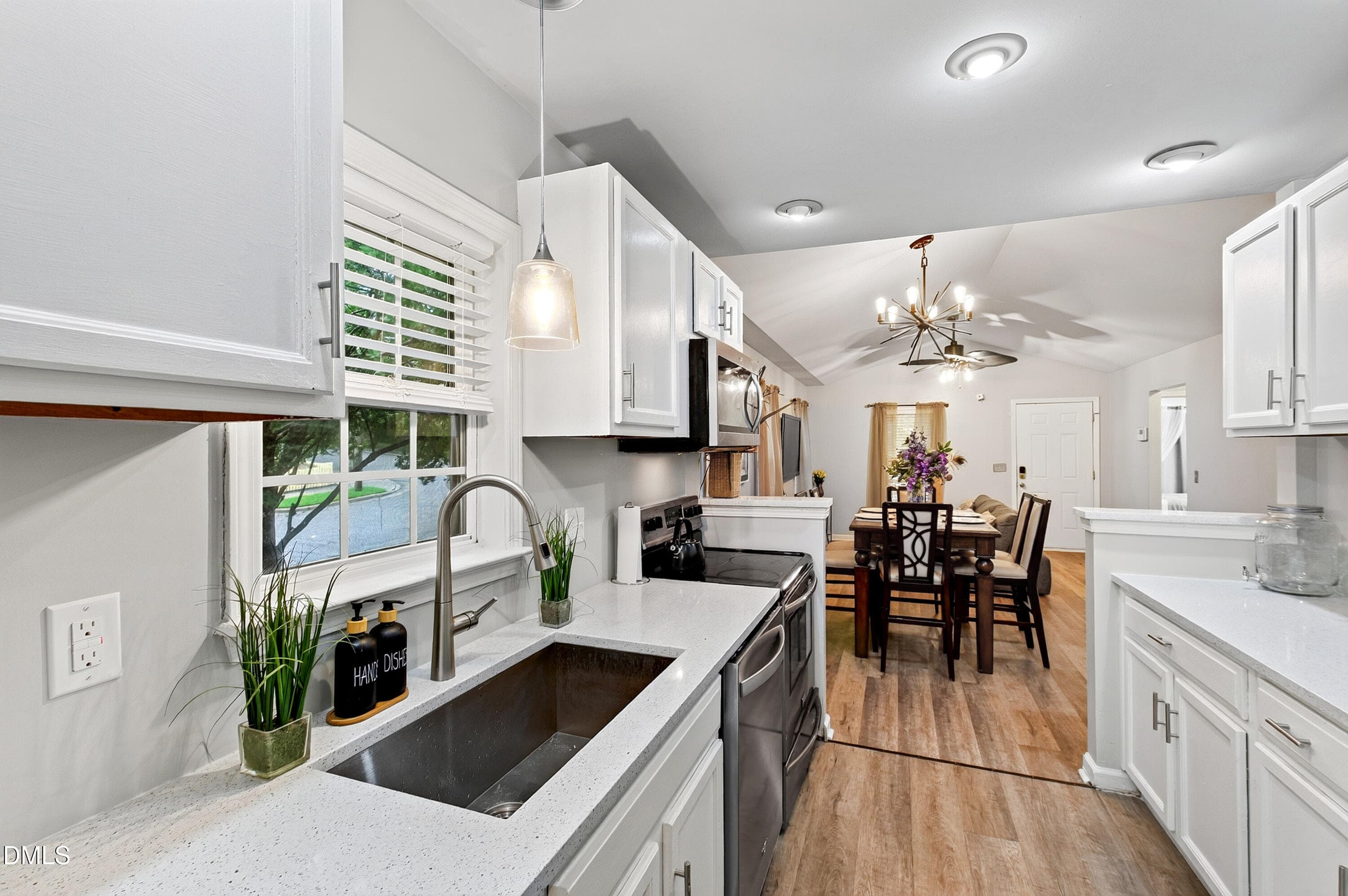 Jones (16) - 702 E Jones Street, Raleigh, NC 27601, Raleigh