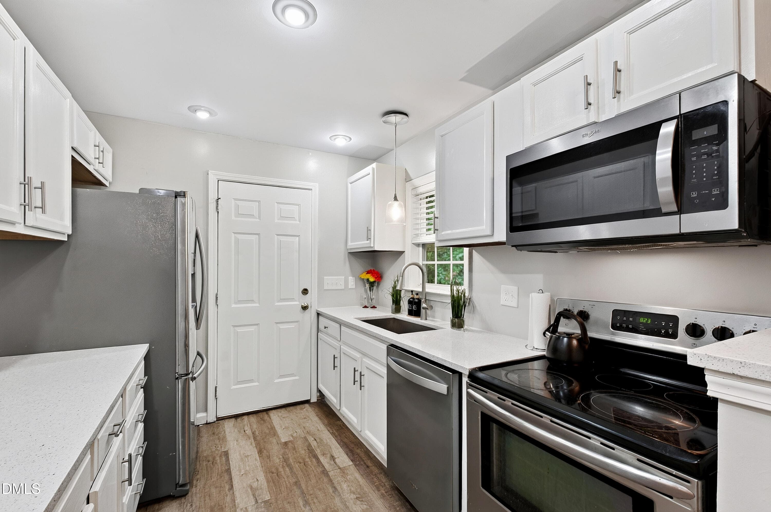 Jones (14) - 702 E Jones Street, Raleigh, NC 27601, Raleigh