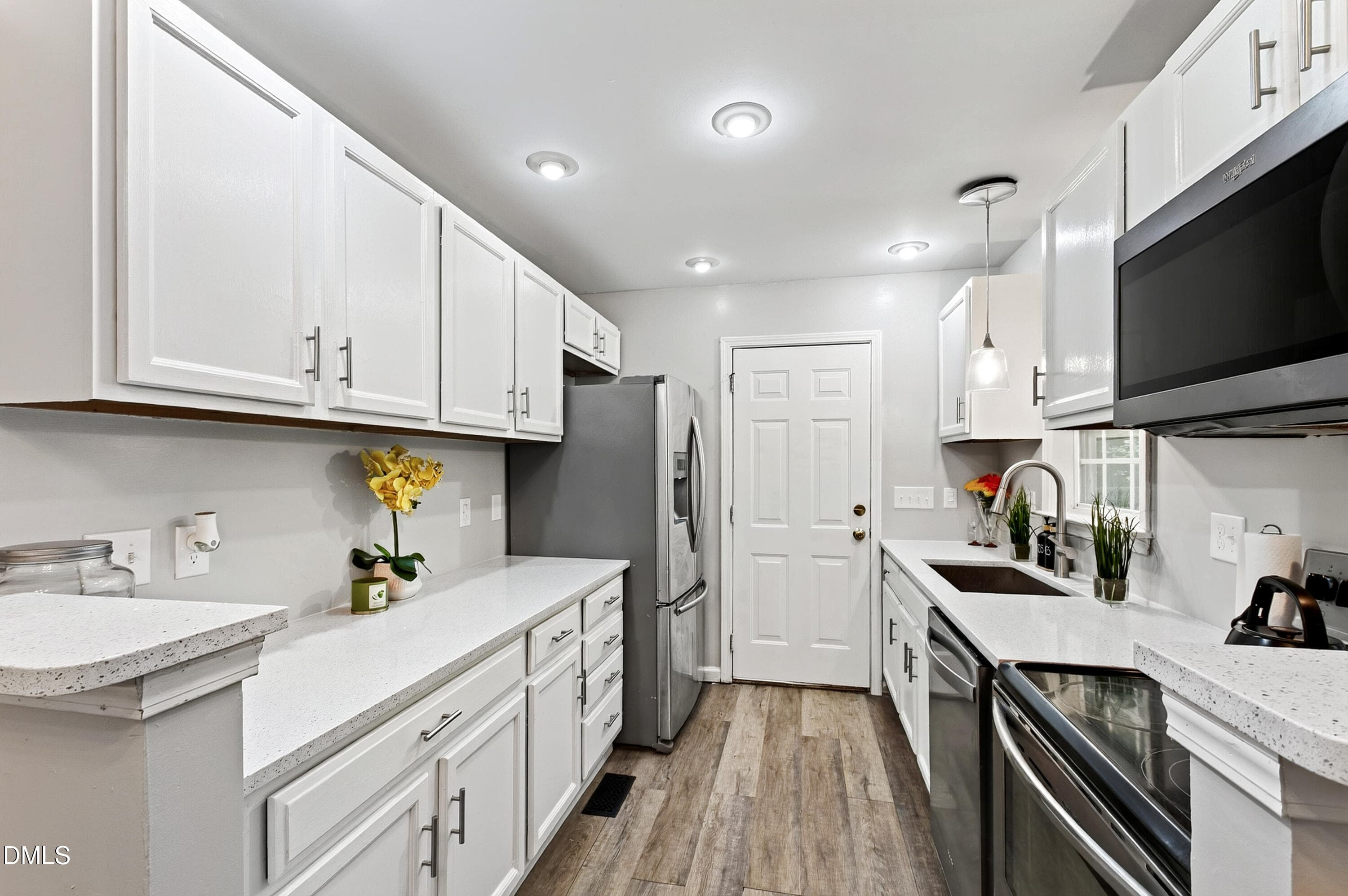Jones (13) - 702 E Jones Street, Raleigh, NC 27601, Raleigh