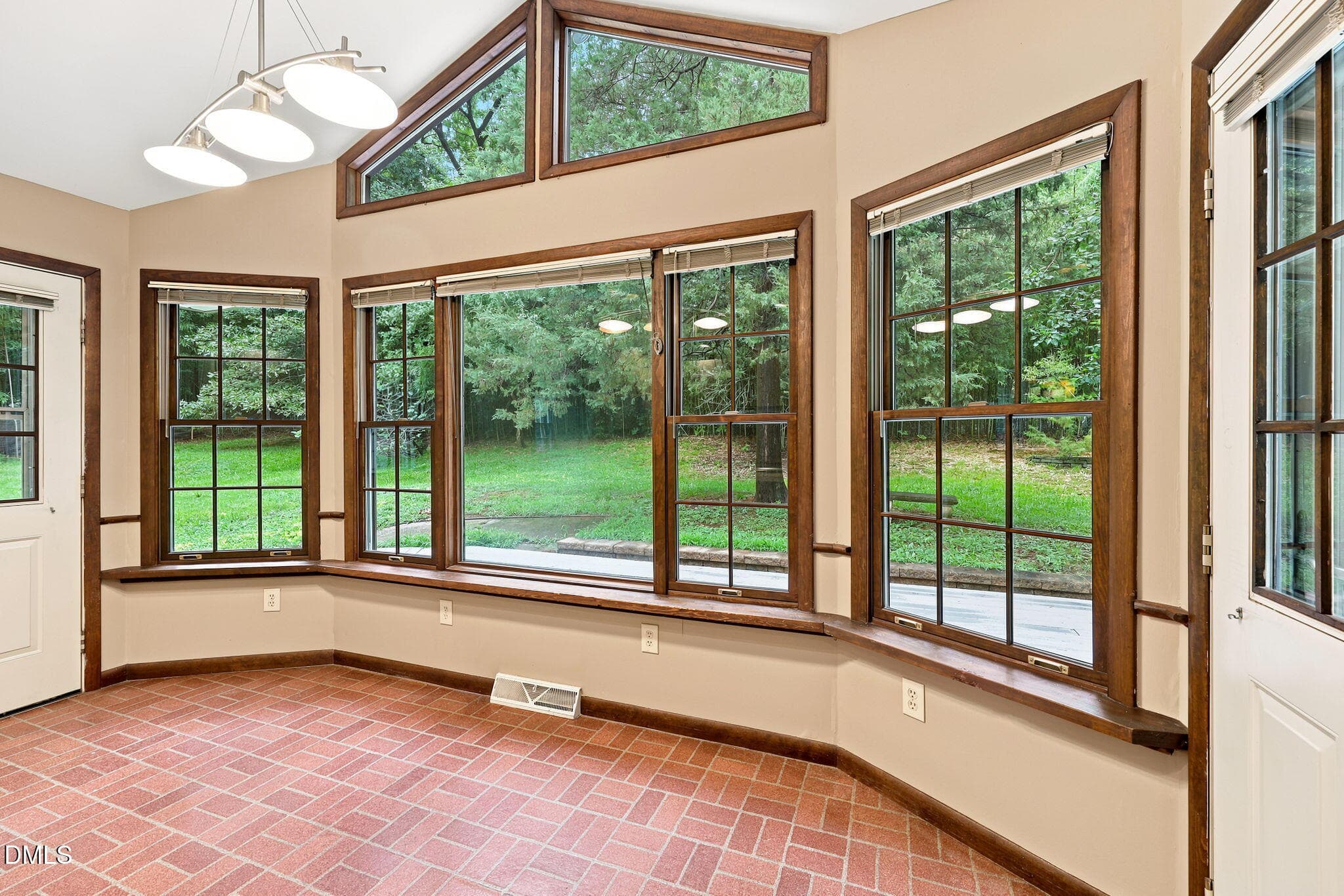 Breakfast Nook - 305 Plum Lane, Chapel Hill, NC 27517, Chapel Hill