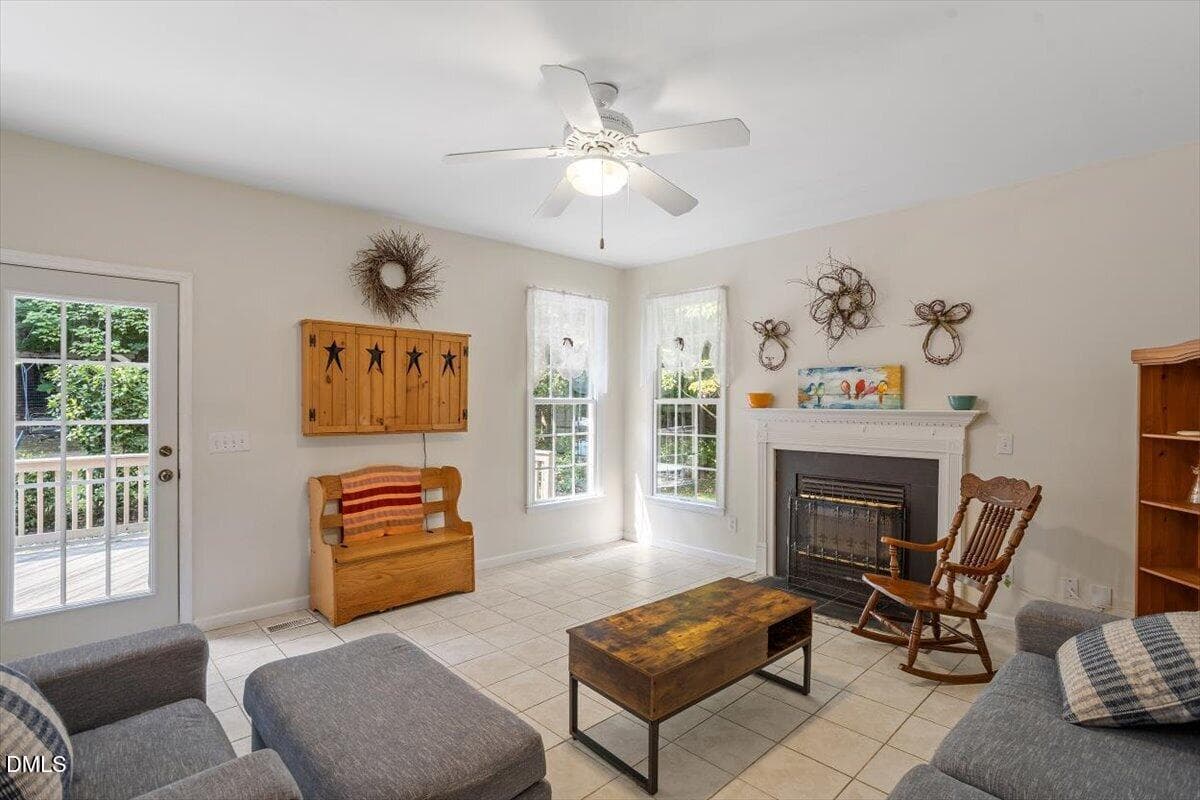 Cozy fireplace, access to back deck - 87 Danning Drive, Chapel Hill, NC 27516, Chapel Hill