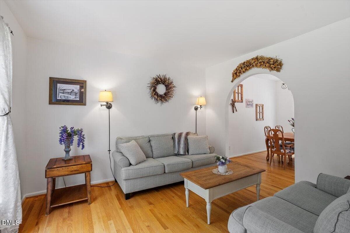 Charming quiet living room - 87 Danning Drive, Chapel Hill, NC 27516, Chapel Hill